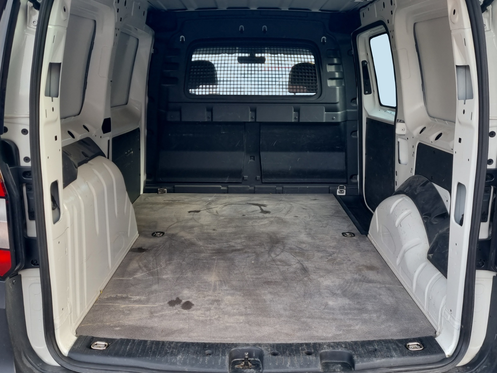 VW Caddy Cargo 2.0TDI Maxi 4Motion-image-12