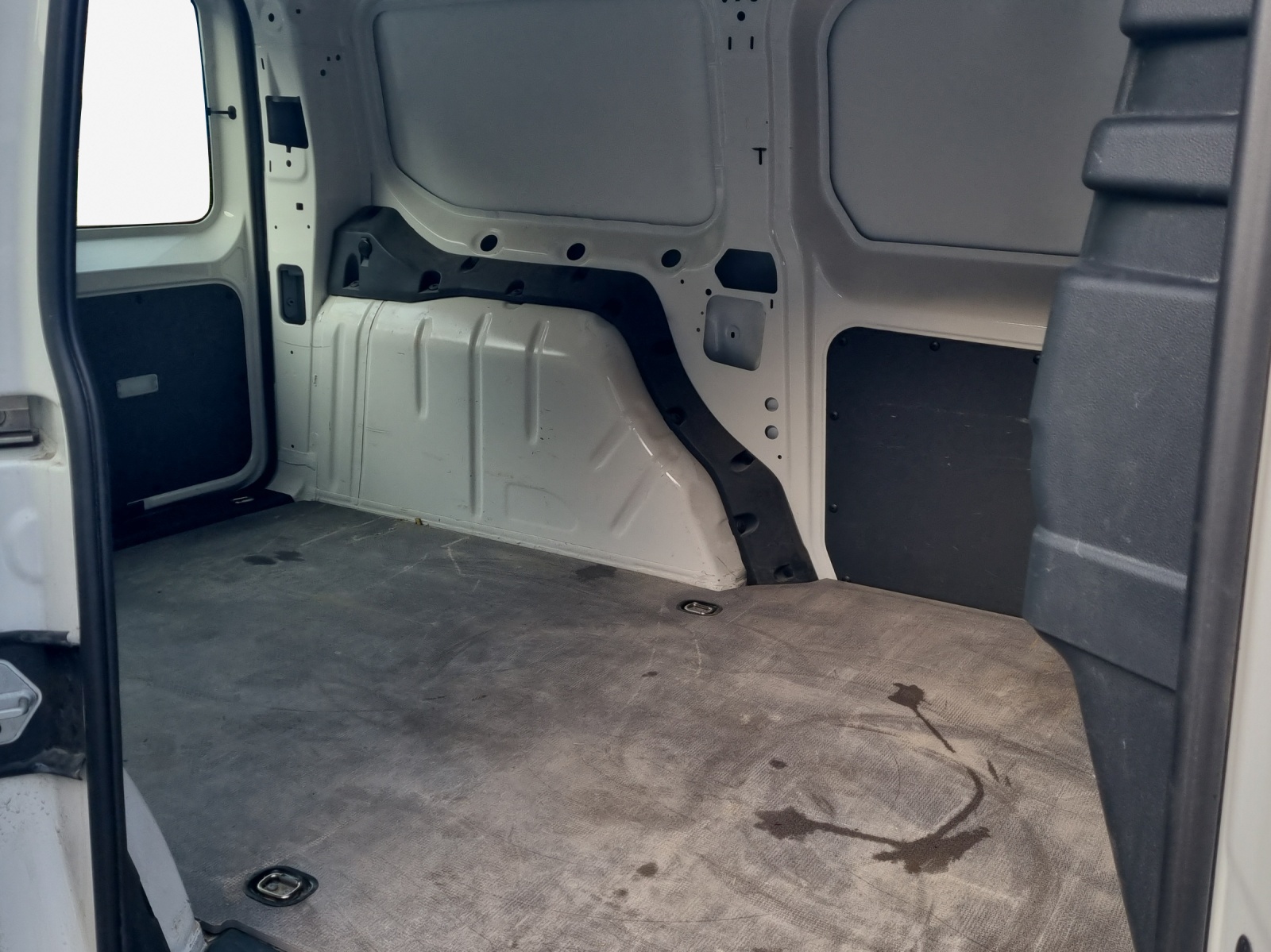 VW Caddy Cargo 2.0TDI Maxi 4Motion-image-11