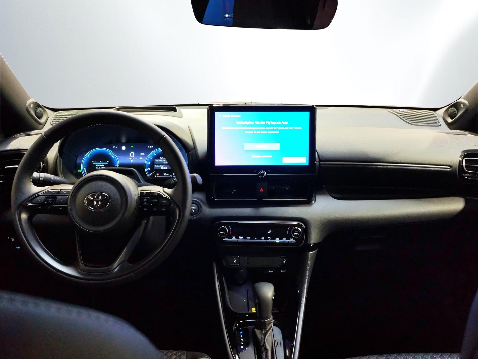 TOYOTA Yaris 1.5 VVT-i HSD Premium-image-9
