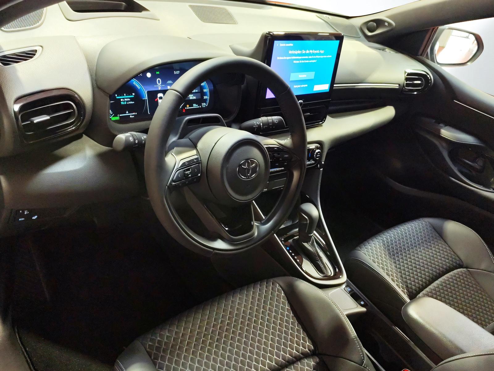 TOYOTA Yaris 1.5 VVT-i HSD Premium-image-8