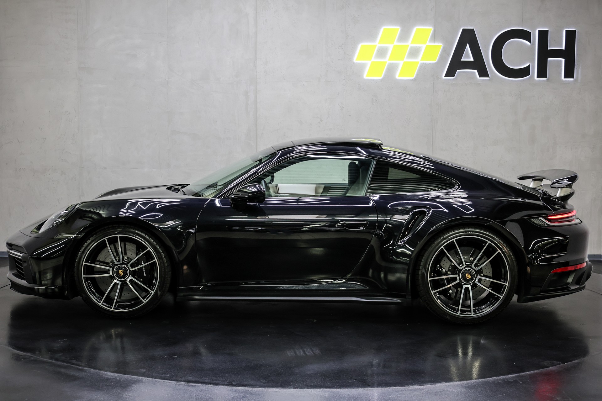 PORSCHE 911 Turbo S PDK-image-7