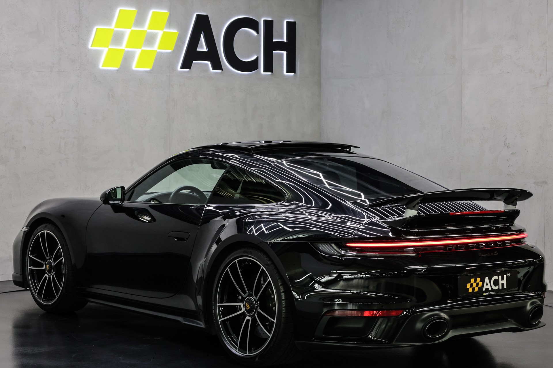 PORSCHE 911 Turbo S PDK-image-3
