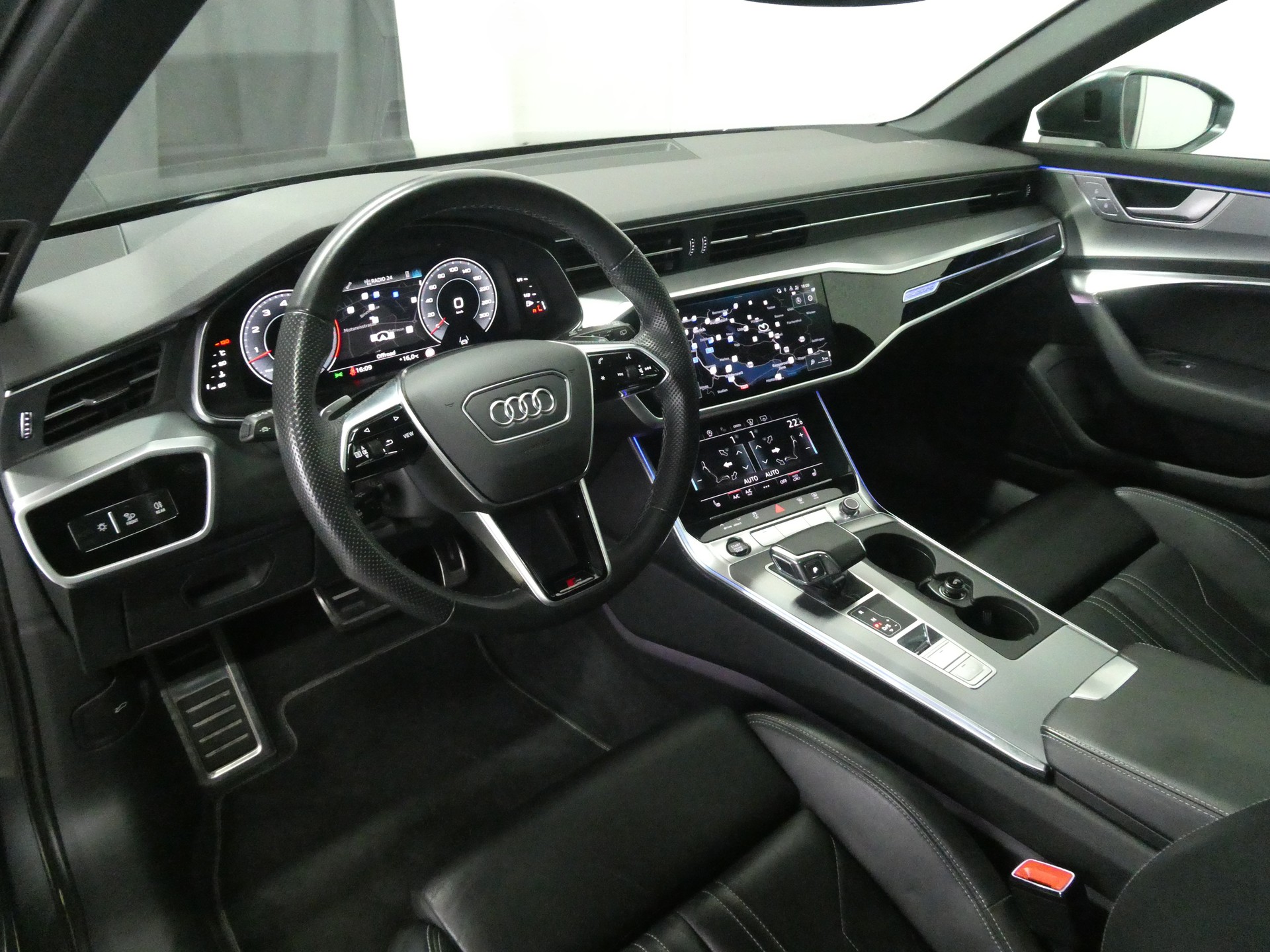 AUDI A6 Avant 55 TFSI S-Line quattro S-tronic - Panorama - Navigation - Leder - Head-Up - Kamera - 340 PS-image-8