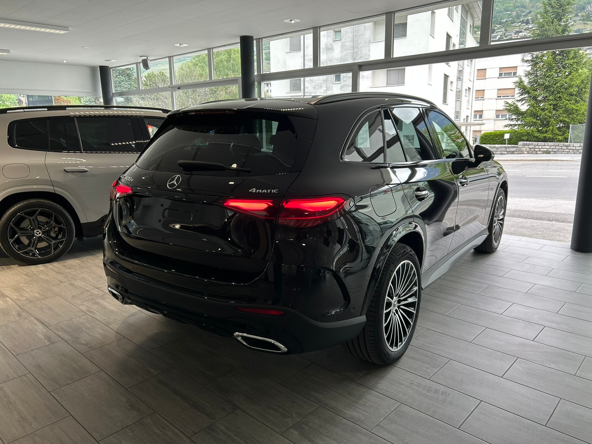 MERCEDES-BENZ GLC 400 e 4Matic EQ Star 9G-Tronic-image-3