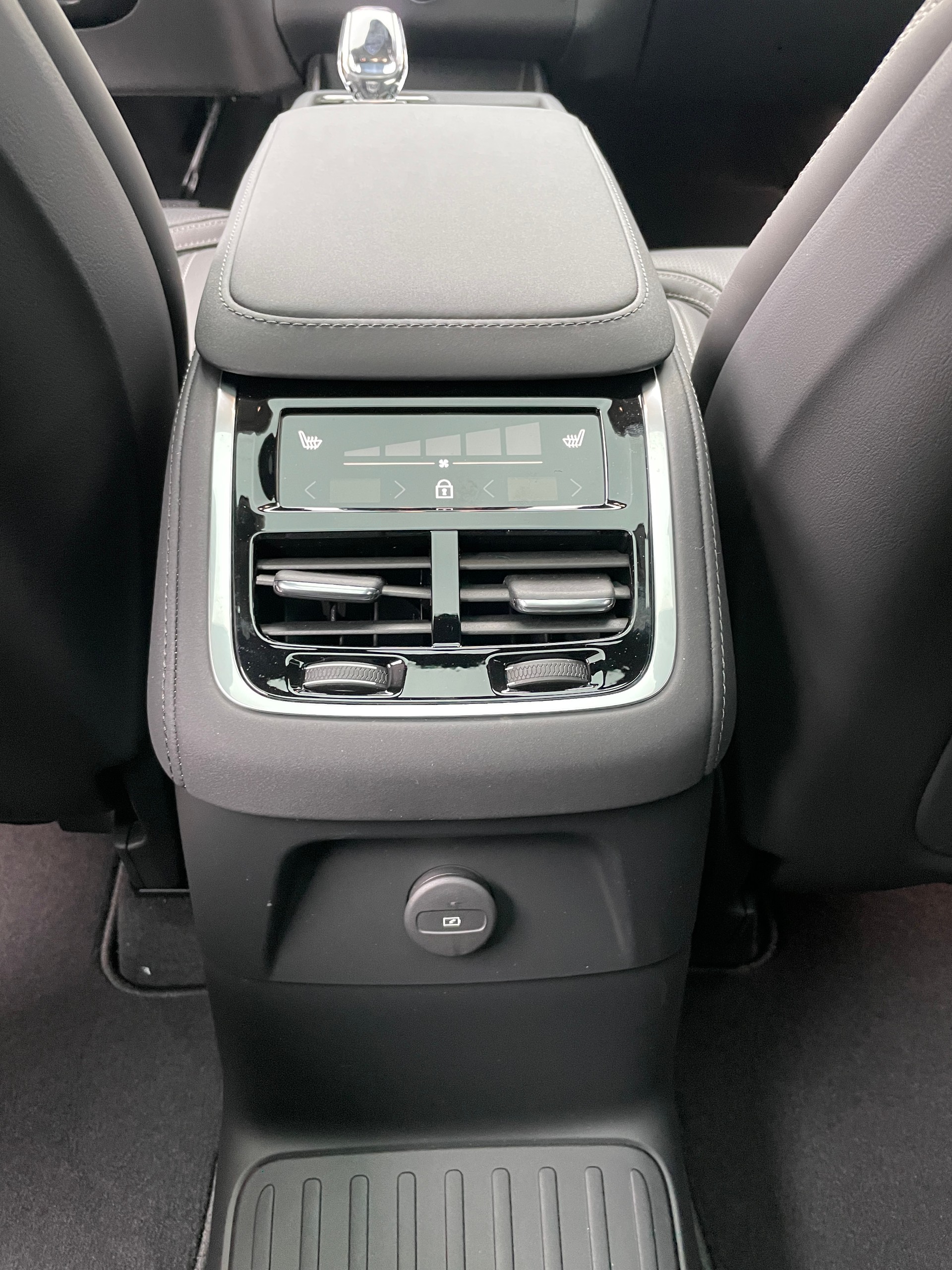 VOLVO XC90 T8 eAWD PluginHybrid Plus Dark Geartronic, Polestar Performance mit AHK-image-12