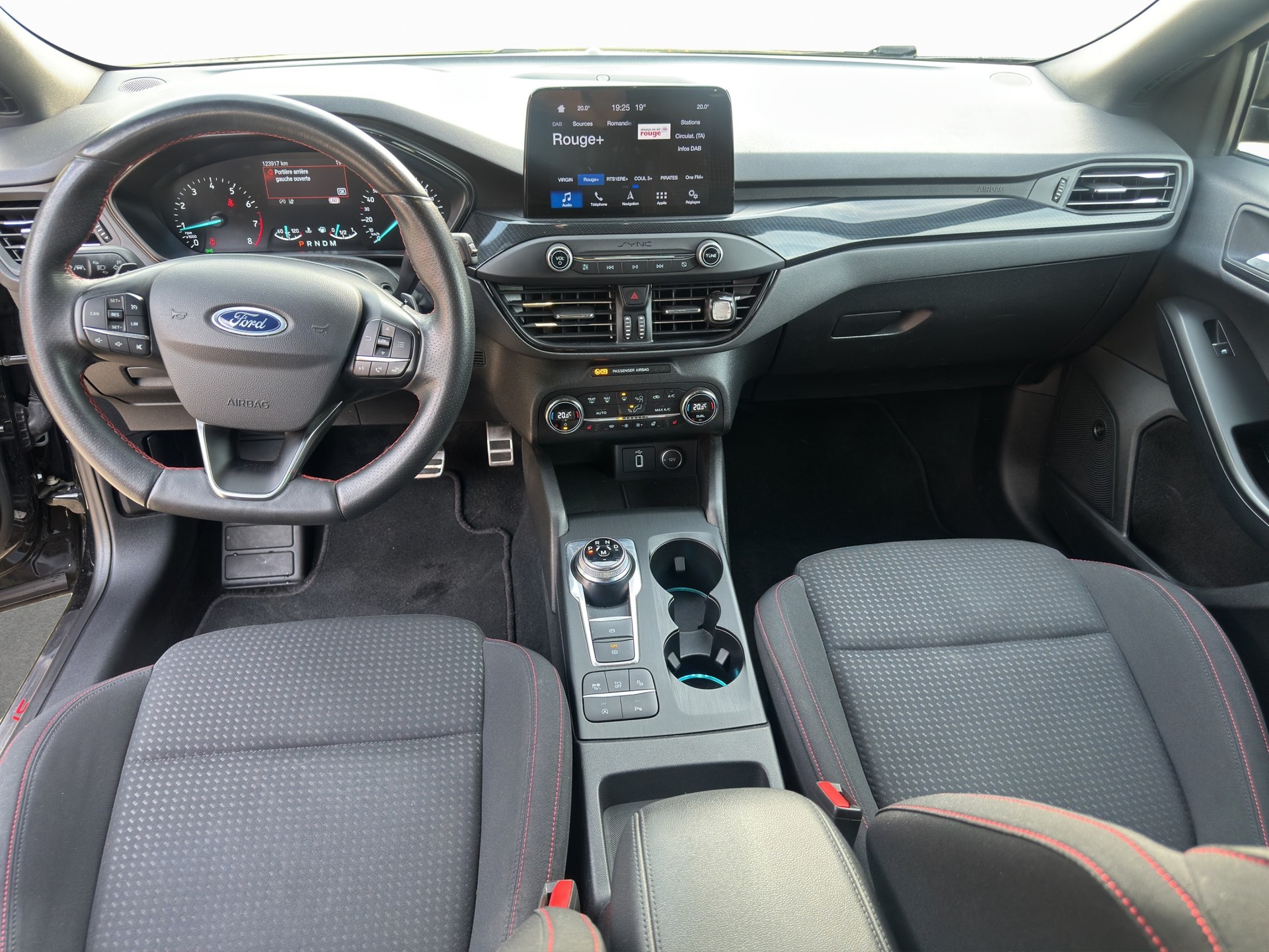 FORD Focus 1.5 SCTi ST Line Automatic-image-3