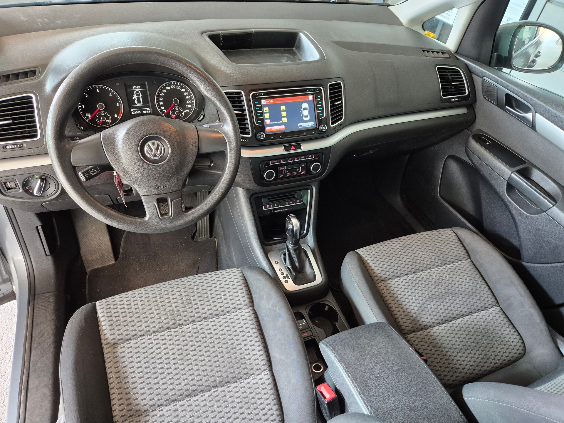 VW Sharan 2.0 TDI BMT Comfortline DSG *7 Plätzer*-image-6