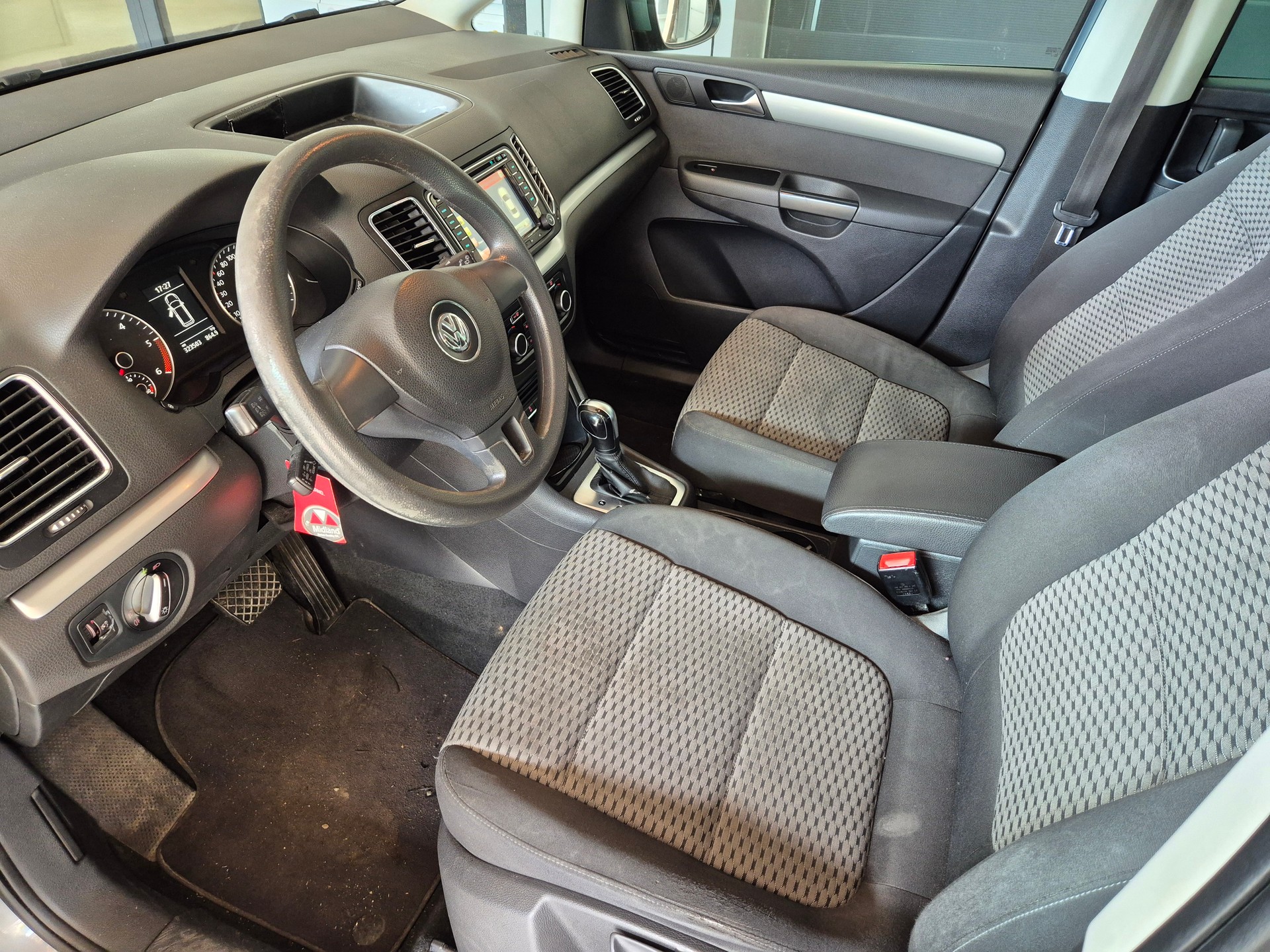 VW Sharan 2.0 TDI BMT Comfortline DSG *7 Plätzer*-image-5