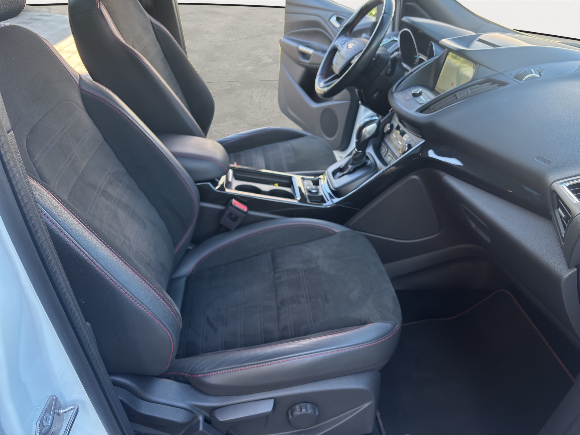FORD Kuga 2.0 TDCi ST Line High 4WD PowerShift-image-18