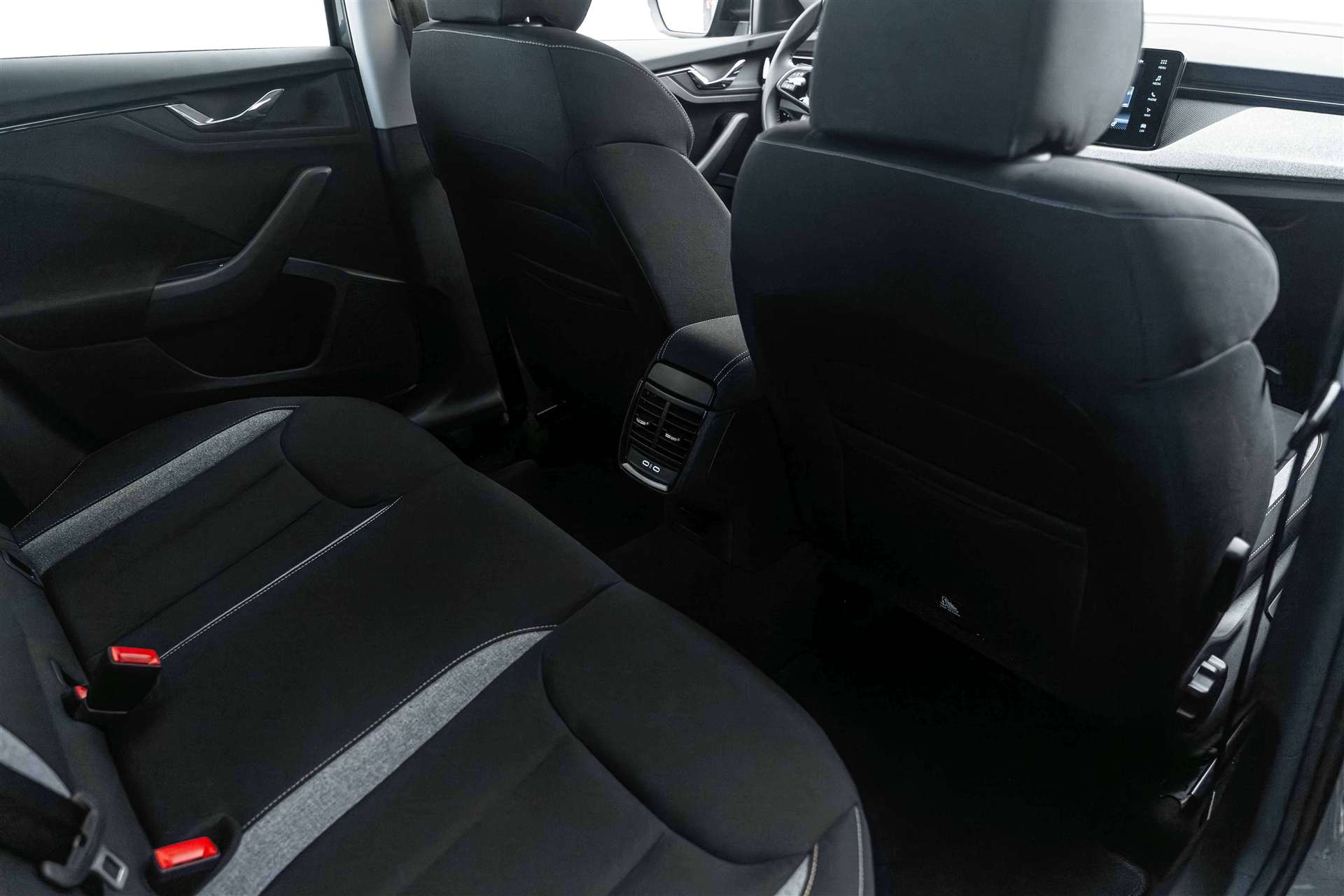 SKODA Kamiq 1.5 TSI Selection DSG-image-13