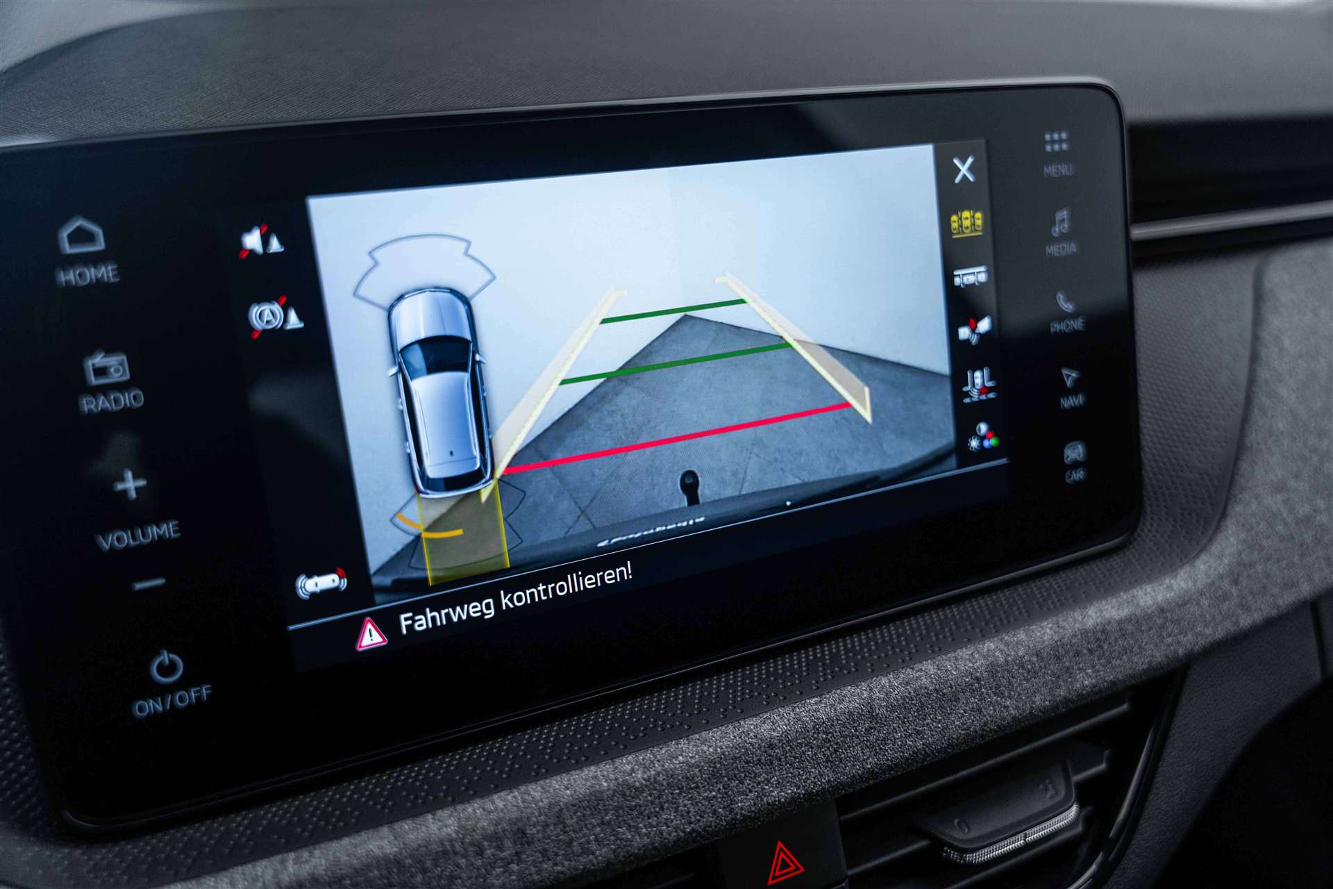 SKODA Kamiq 1.5 TSI Selection DSG-image-18