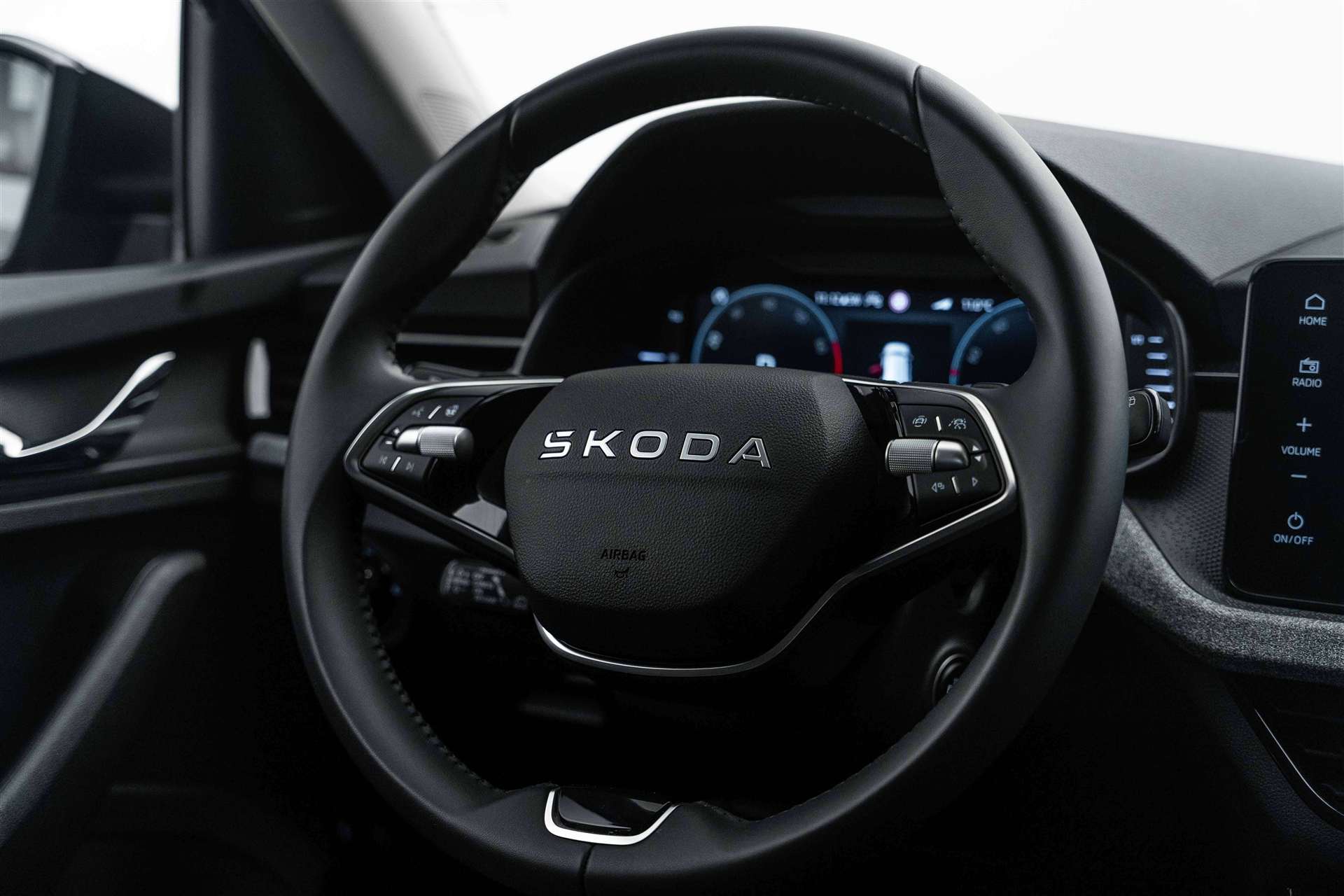 SKODA Kamiq 1.5 TSI Selection DSG-image-10