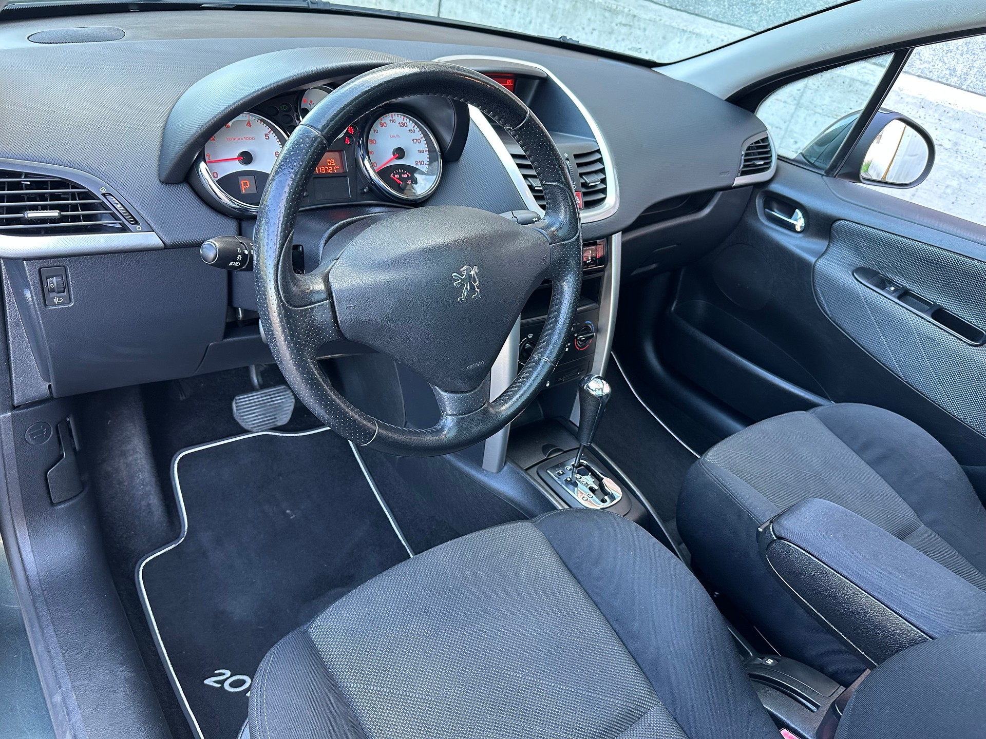PEUGEOT 207 SW 1.6 16V Sport Automatic-image-9