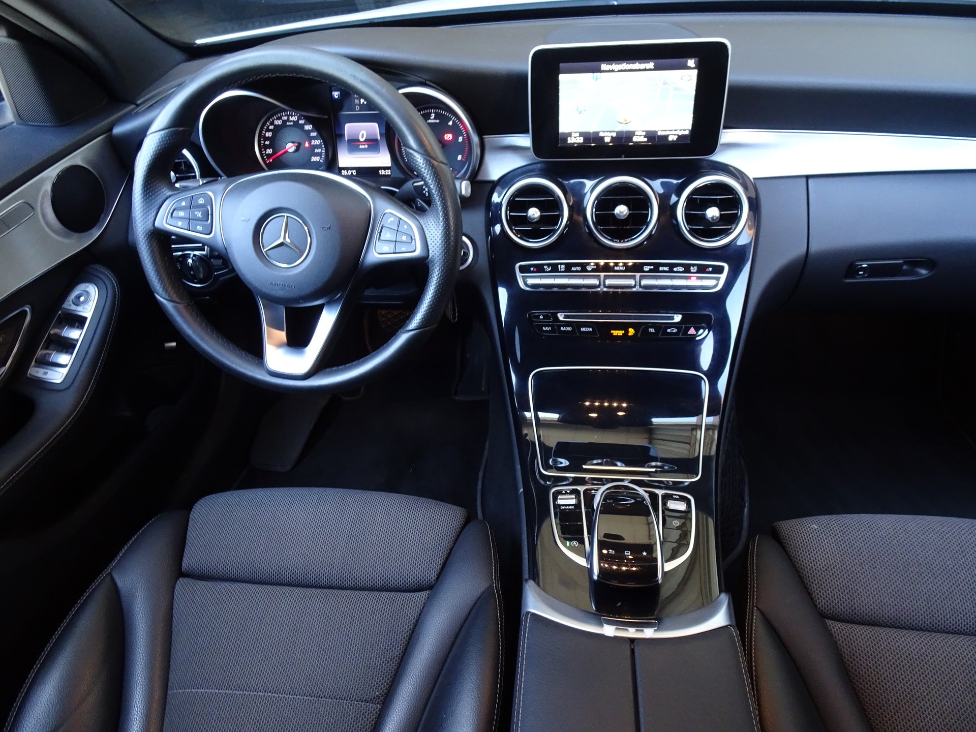 MERCEDES-BENZ C 220 BlueTEC Swiss Star Avantgarde 7G-Tronic-image-9