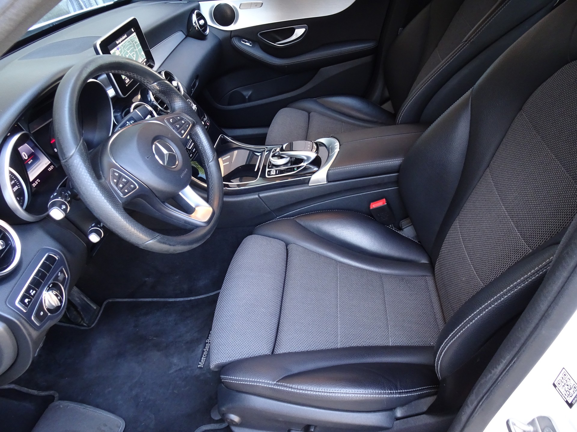 MERCEDES-BENZ C 220 BlueTEC Swiss Star Avantgarde 7G-Tronic-image-6