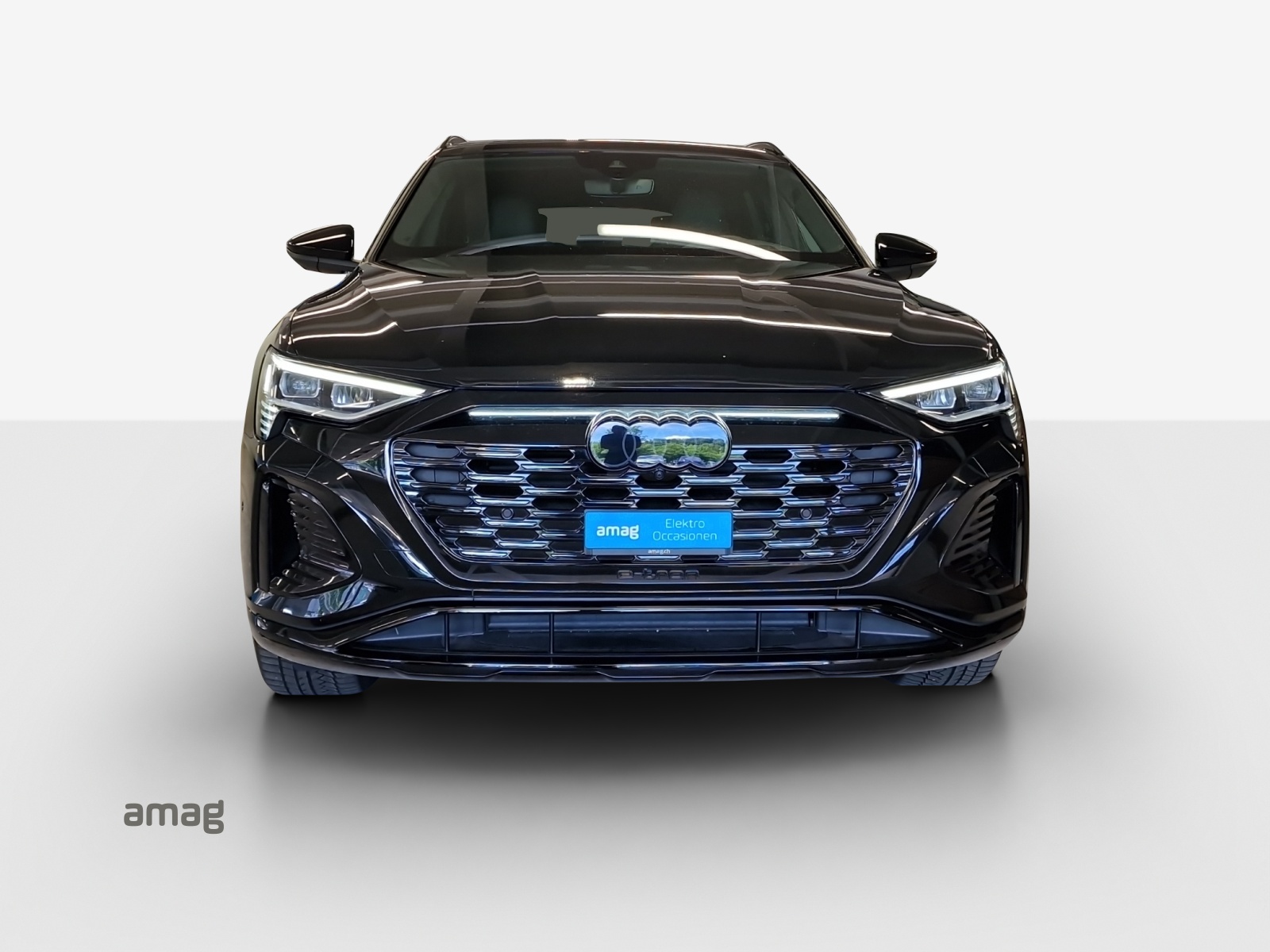 AUDI Q8 55 e-tron Black Edition quattro-image-6