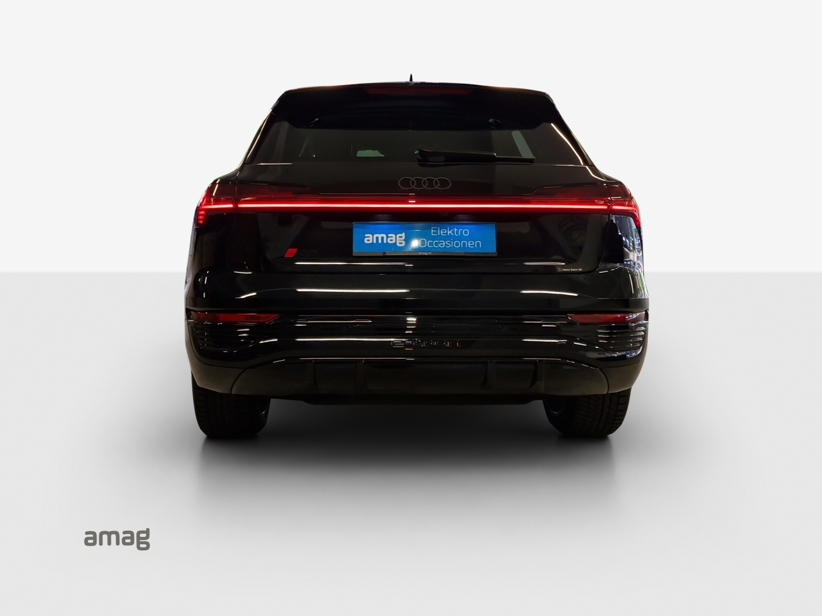 AUDI Q8 55 e-tron Black Edition quattro-image-3