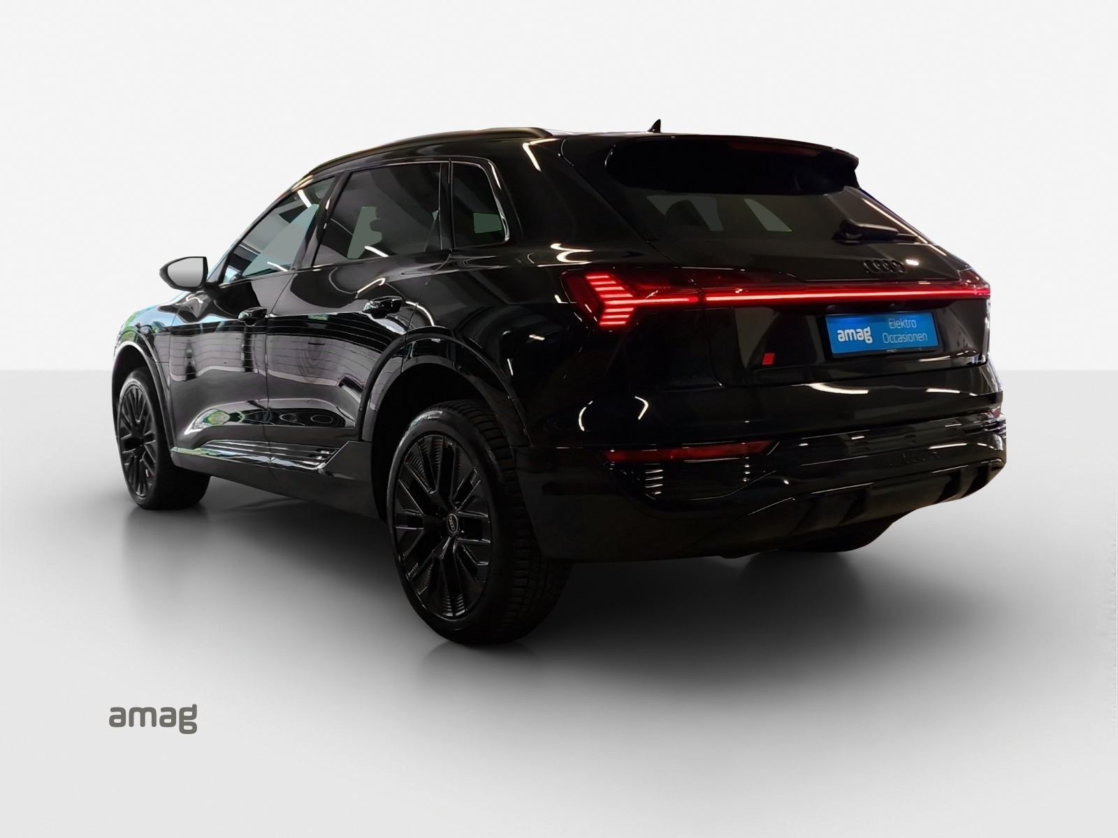 AUDI Q8 55 e-tron Black Edition quattro-image-2