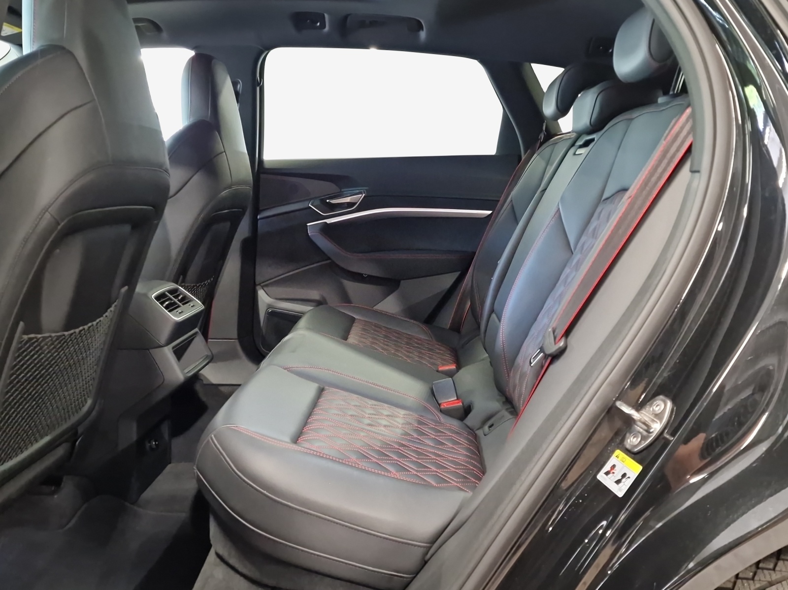 AUDI Q8 55 e-tron Black Edition quattro-image-11