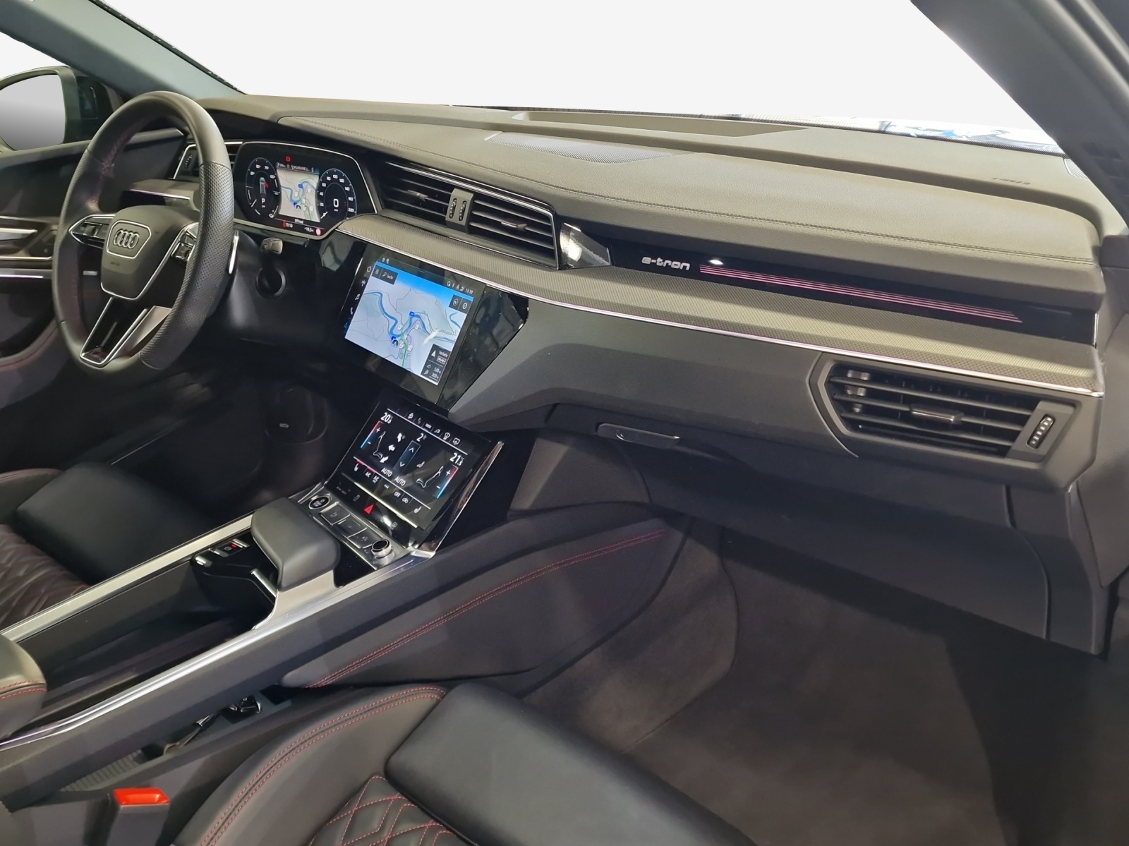 AUDI Q8 55 e-tron Black Edition quattro-image-13