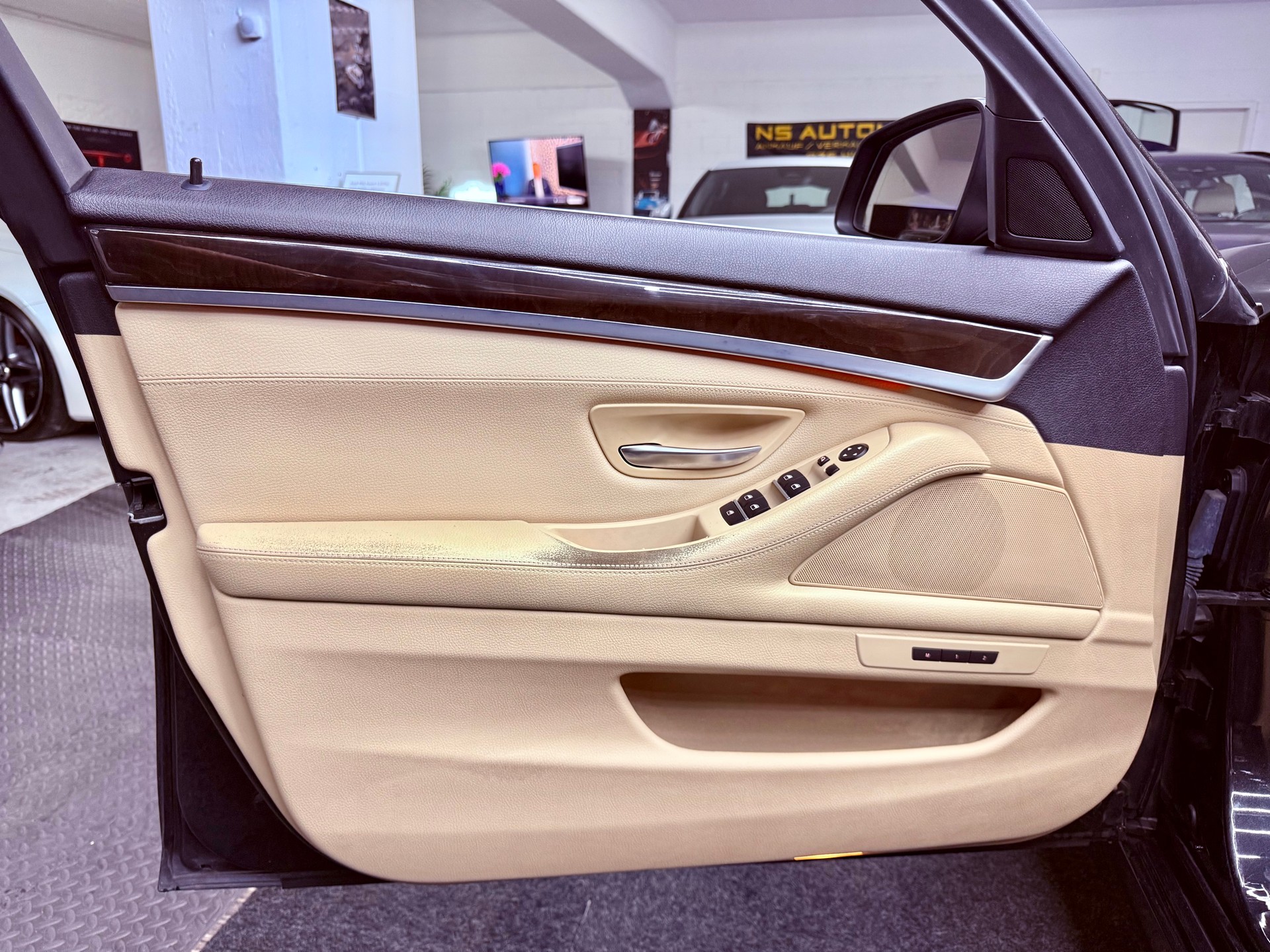 BMW 535i xDrive Touring Steptronic-image-28