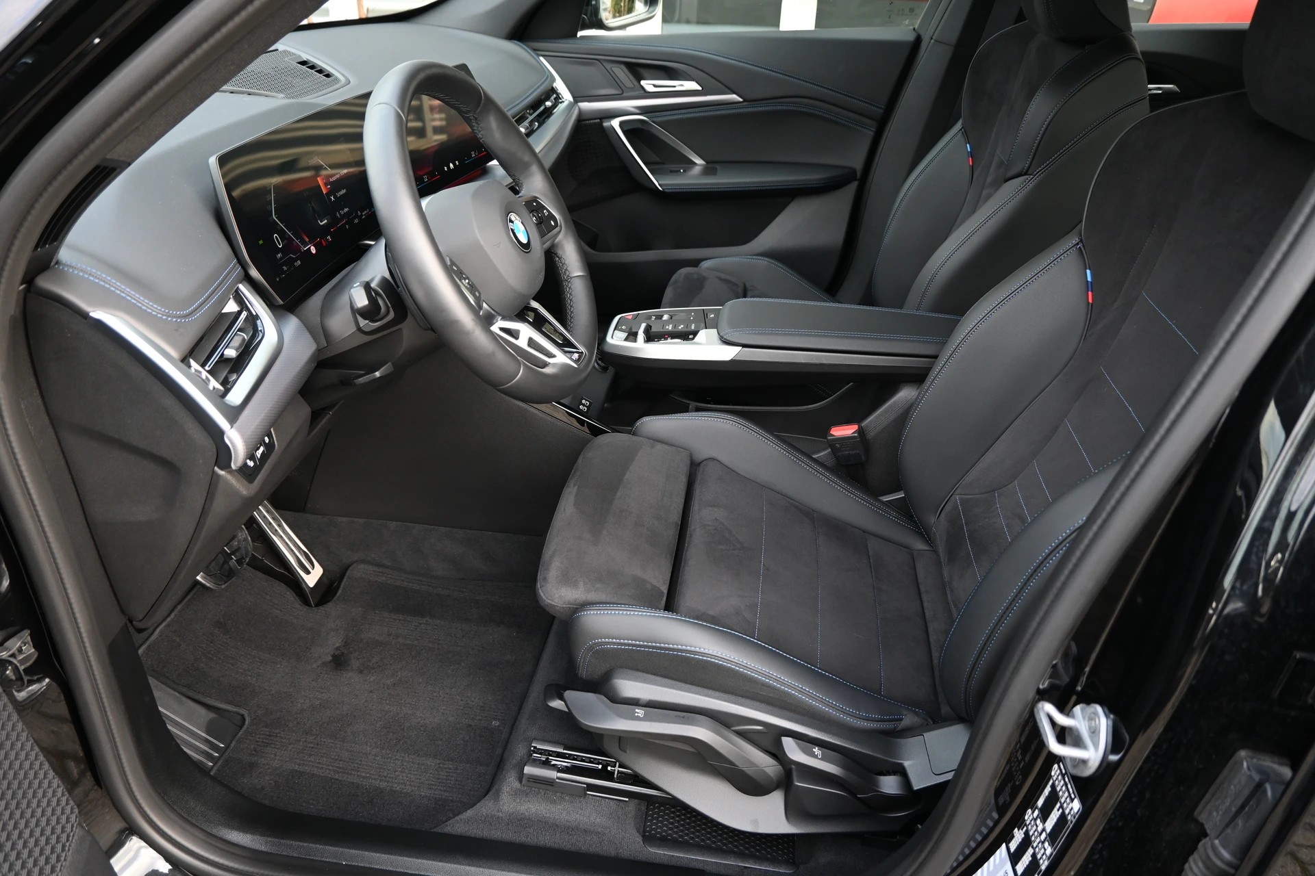 BMW X1 sDrive 18i M Sport Automat + Werksgarantie 05.2027-image-10