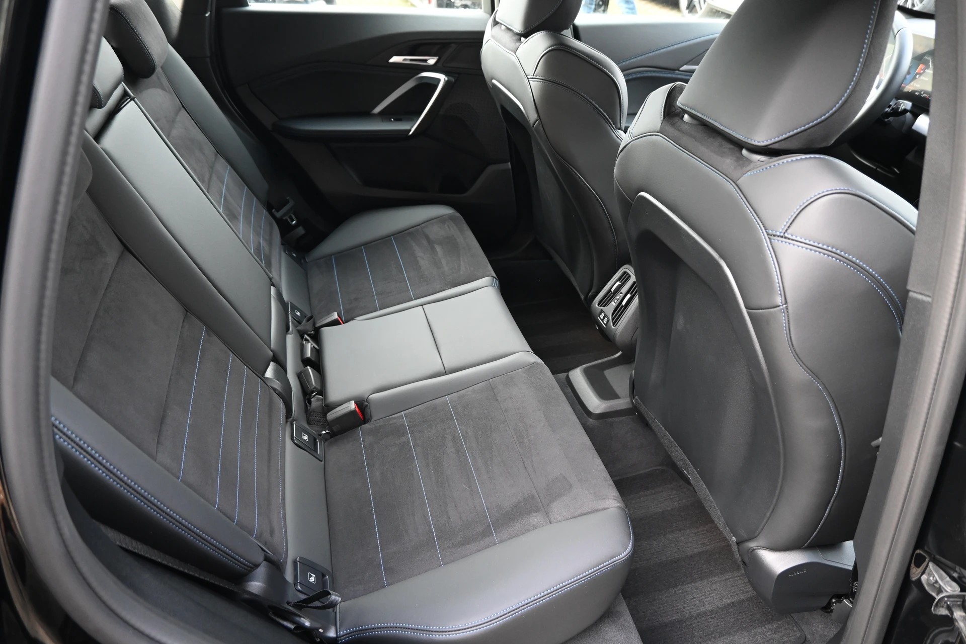 BMW X1 sDrive 18i M Sport Automat + Werksgarantie 05.2027-image-13