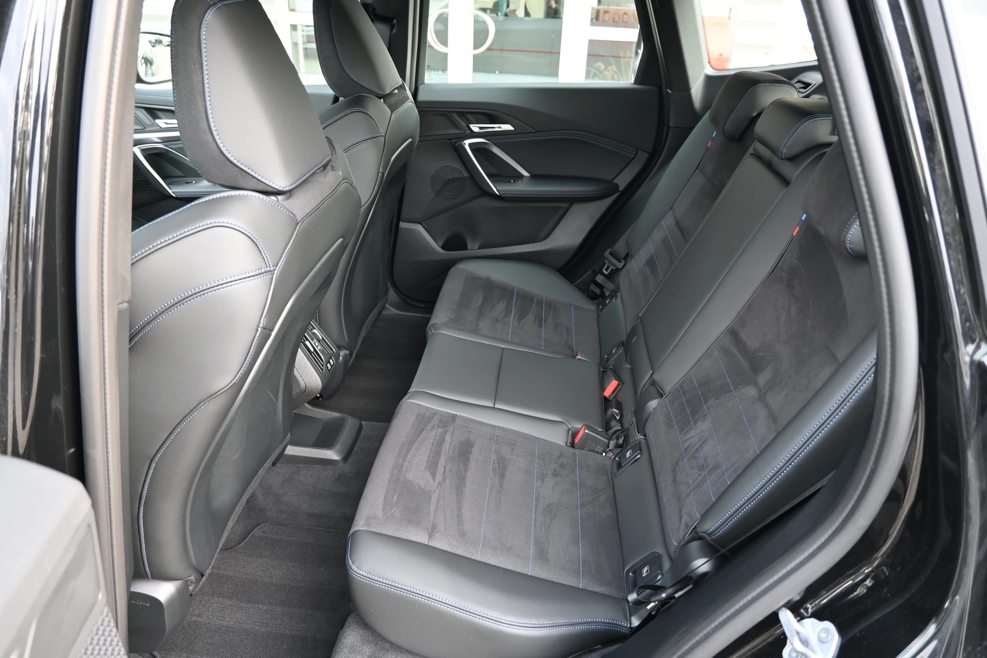 BMW X1 sDrive 18i M Sport Automat + Werksgarantie 05.2027-image-14