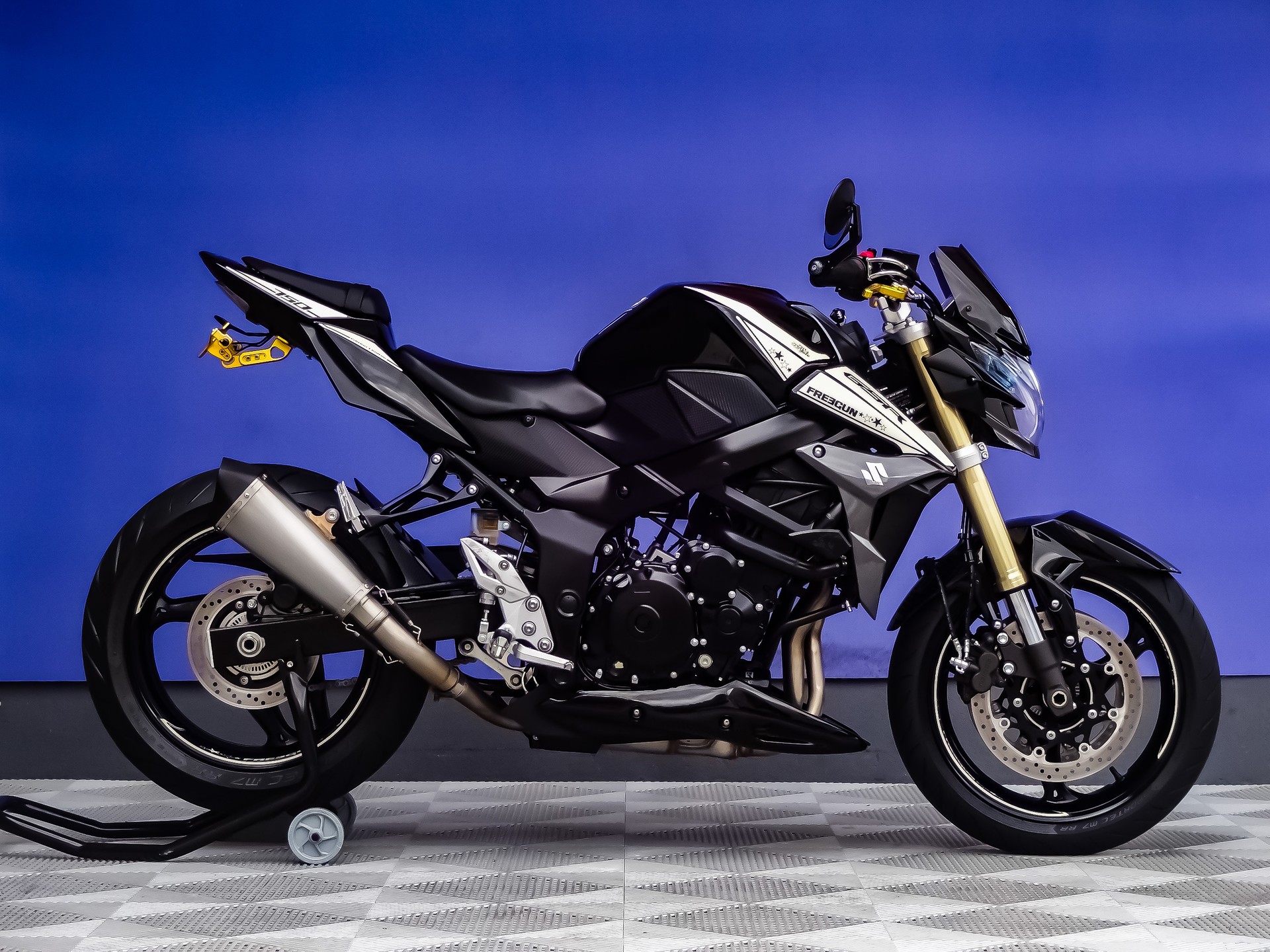 SUZUKI GSR 750 ABS Freegun