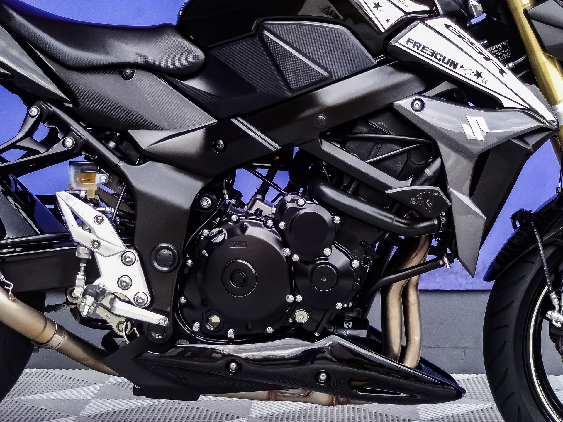 SUZUKI GSR 750 ABS Freegun-image-8