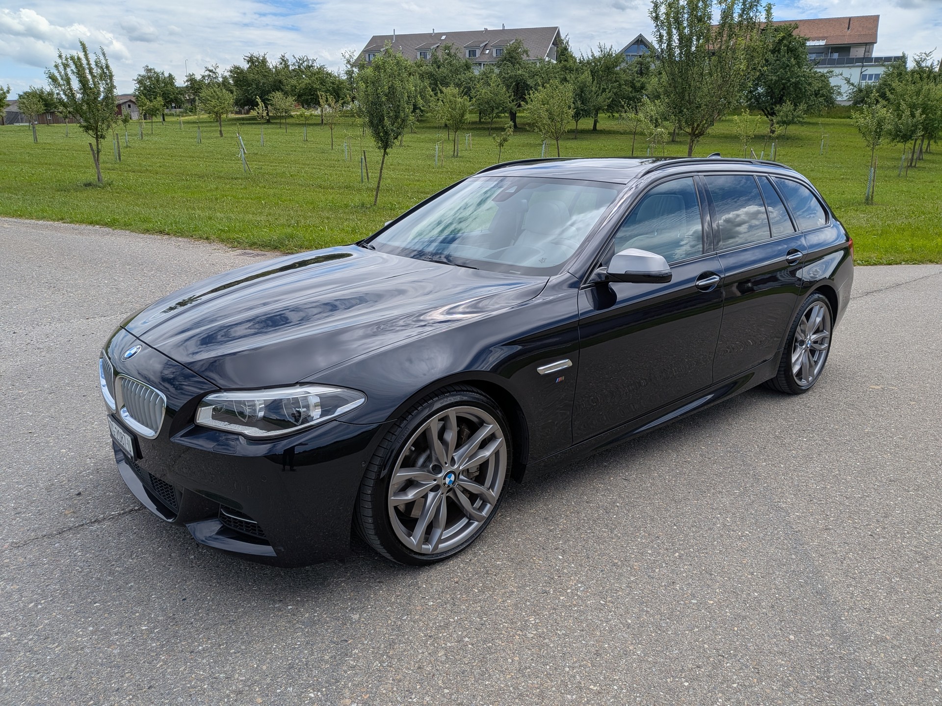 BMW M550d Touring xDrive Steptronic-image-0