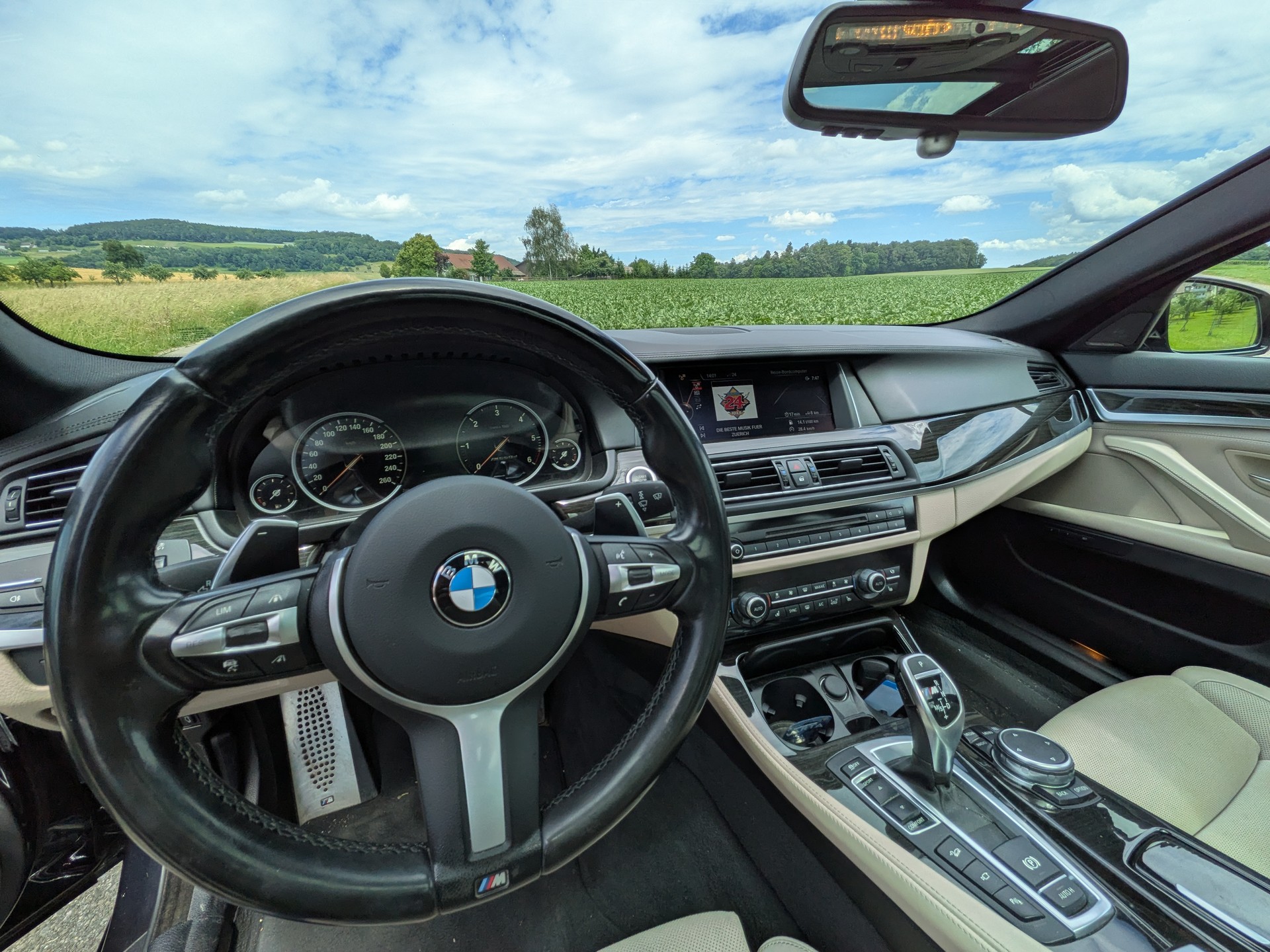 BMW M550d Touring xDrive Steptronic-image-12