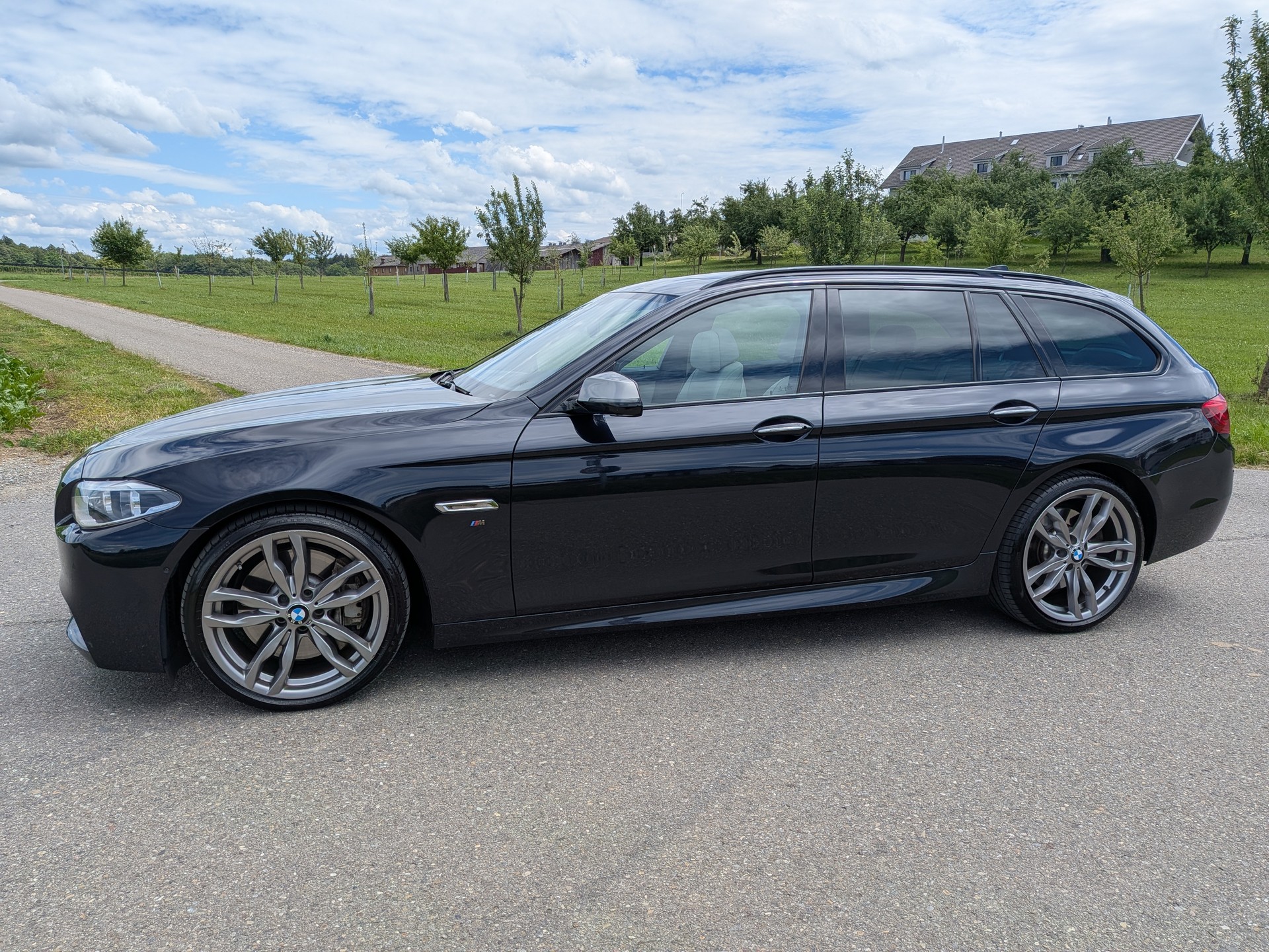 BMW M550d Touring xDrive Steptronic-image-2