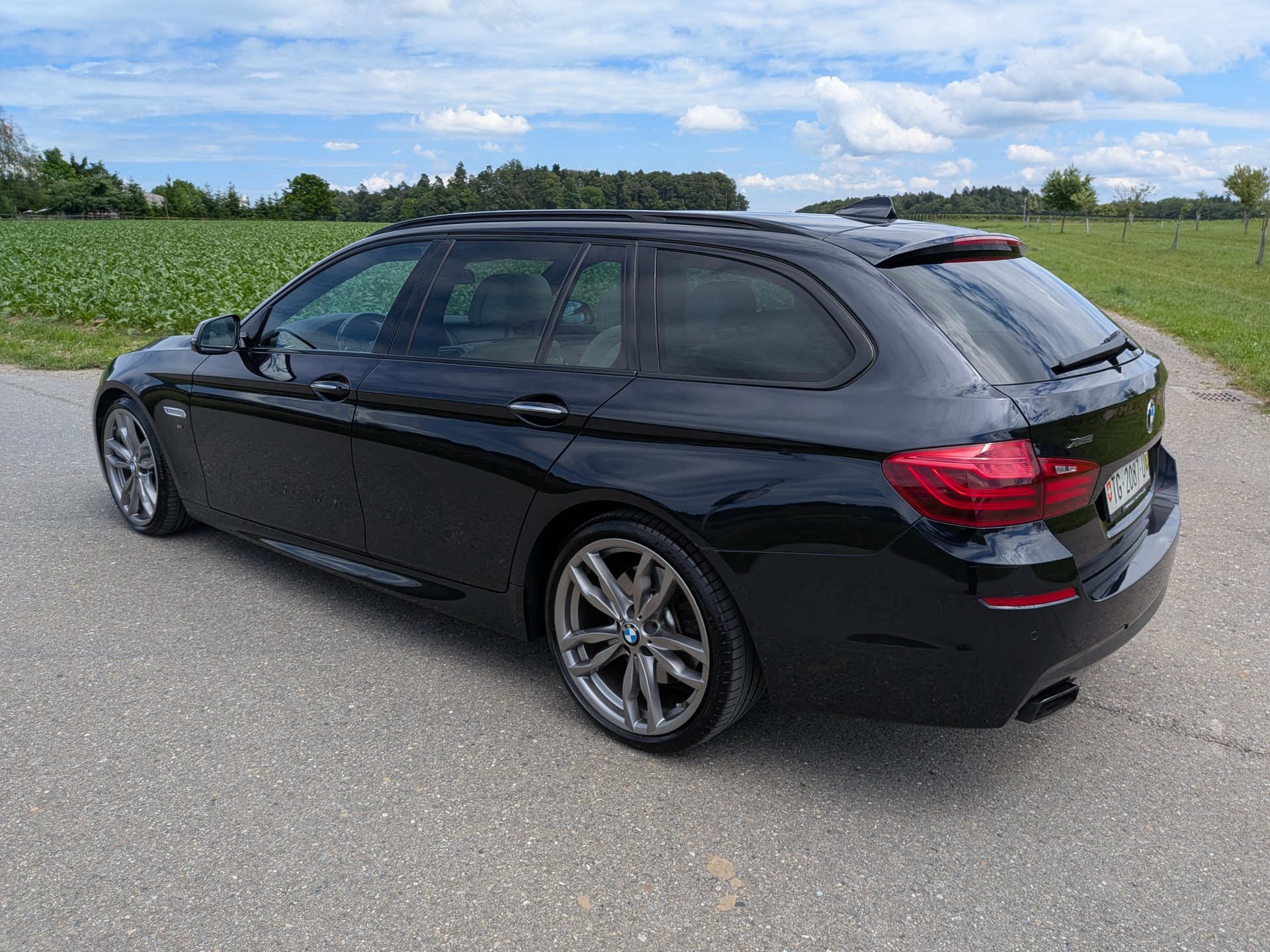 BMW M550d Touring xDrive Steptronic-image-9