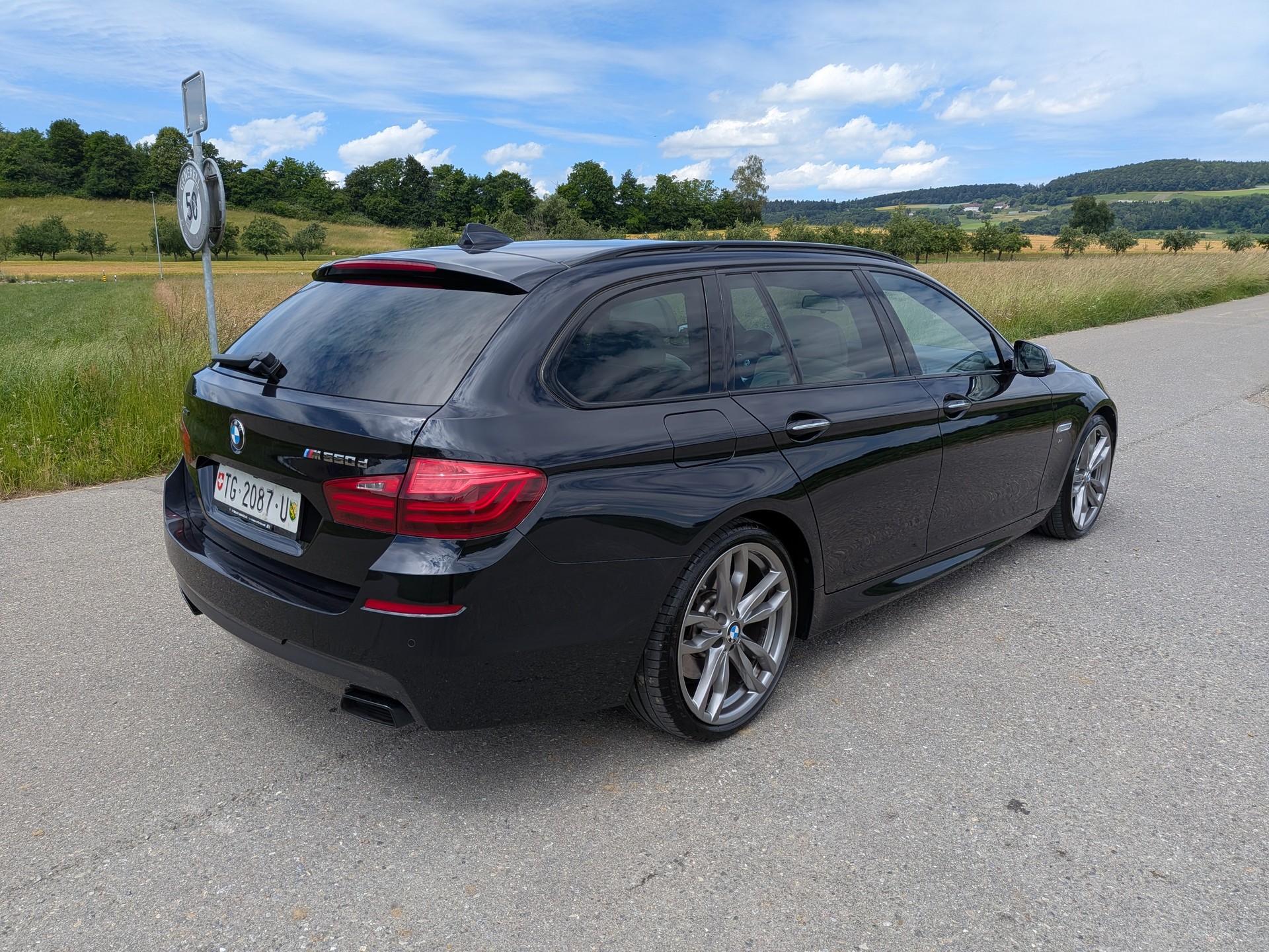 BMW M550d Touring xDrive Steptronic-image-10