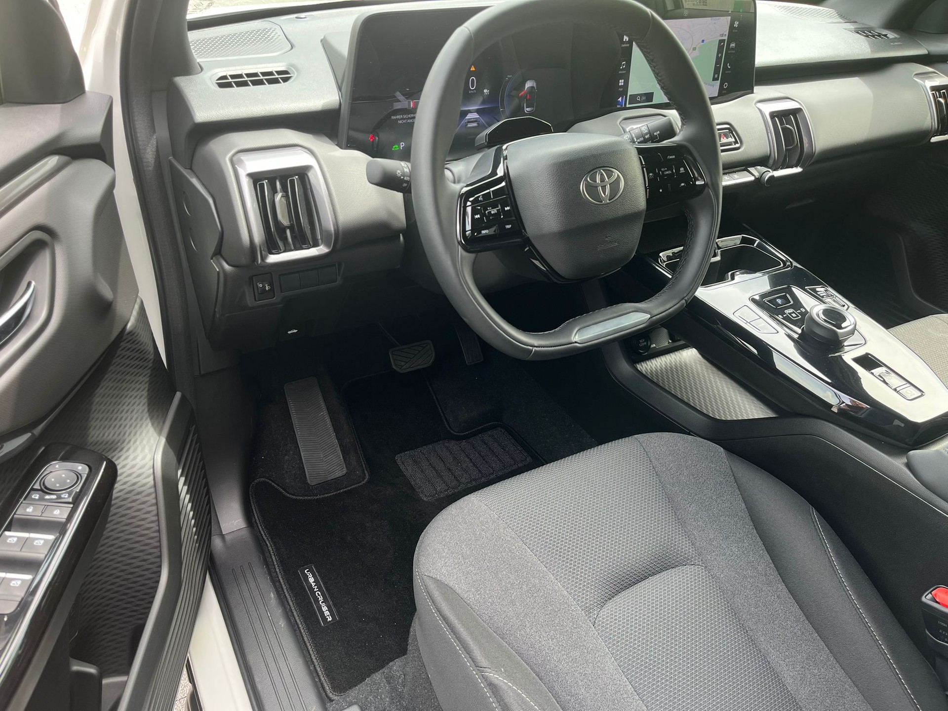 TOYOTA Urban Cruiser 61 kWh Trend-image-9