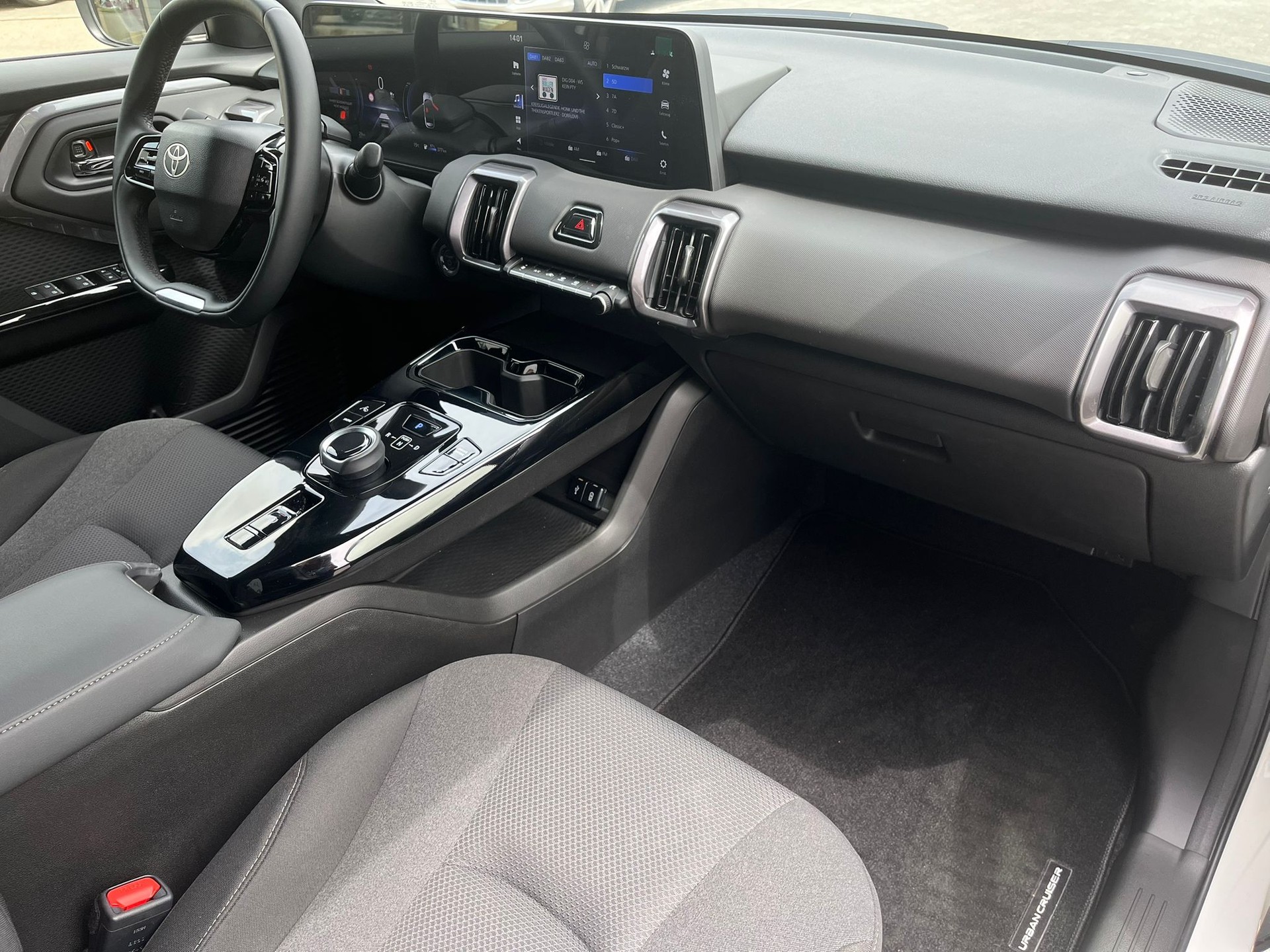 TOYOTA Urban Cruiser 61 kWh Trend-image-12