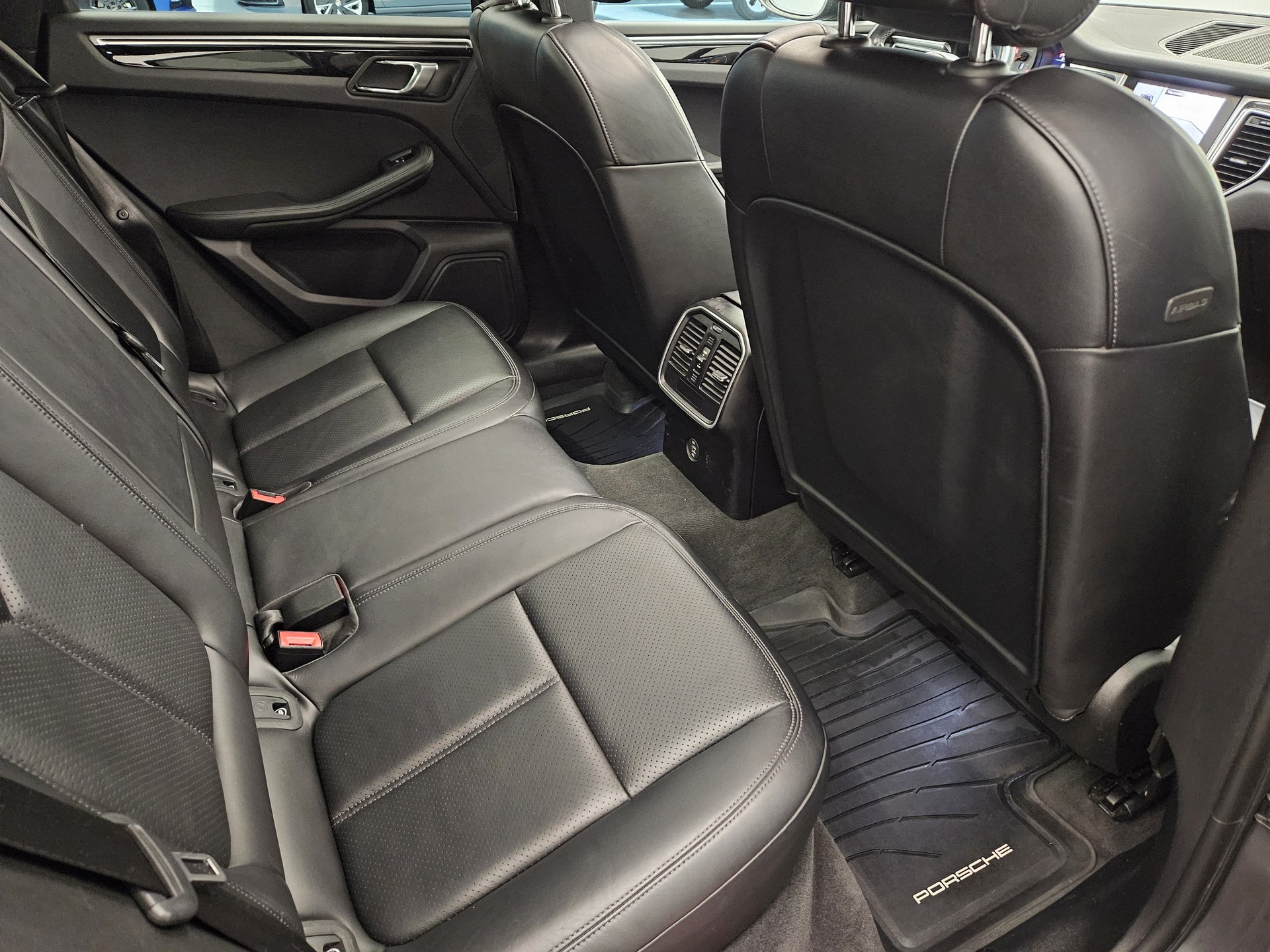 PORSCHE Macan S PDK-image-13