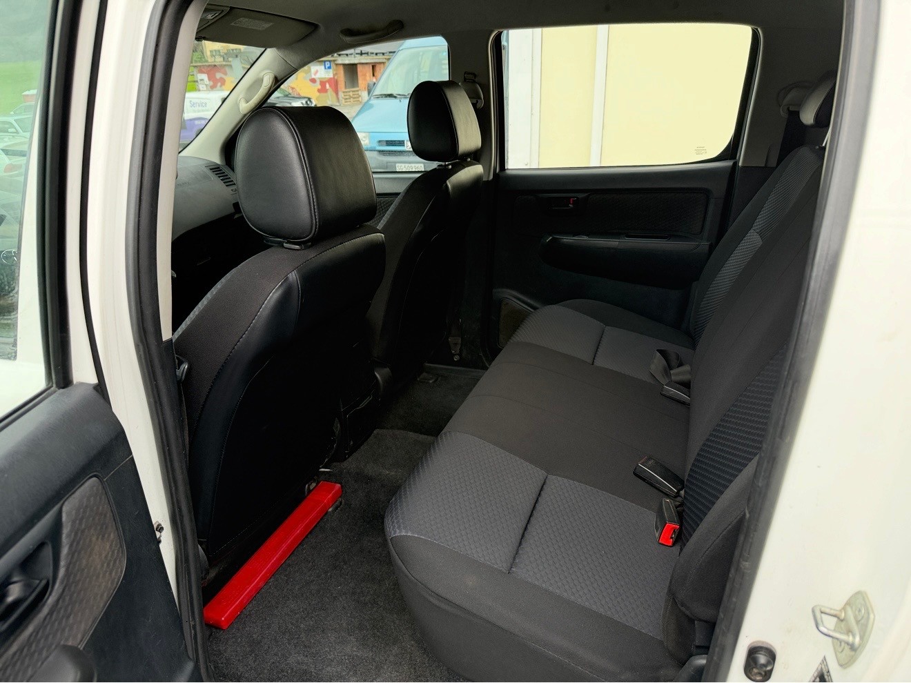 TOYOTA Hilux 2.5D 4WD Double Cab Luna-image-6