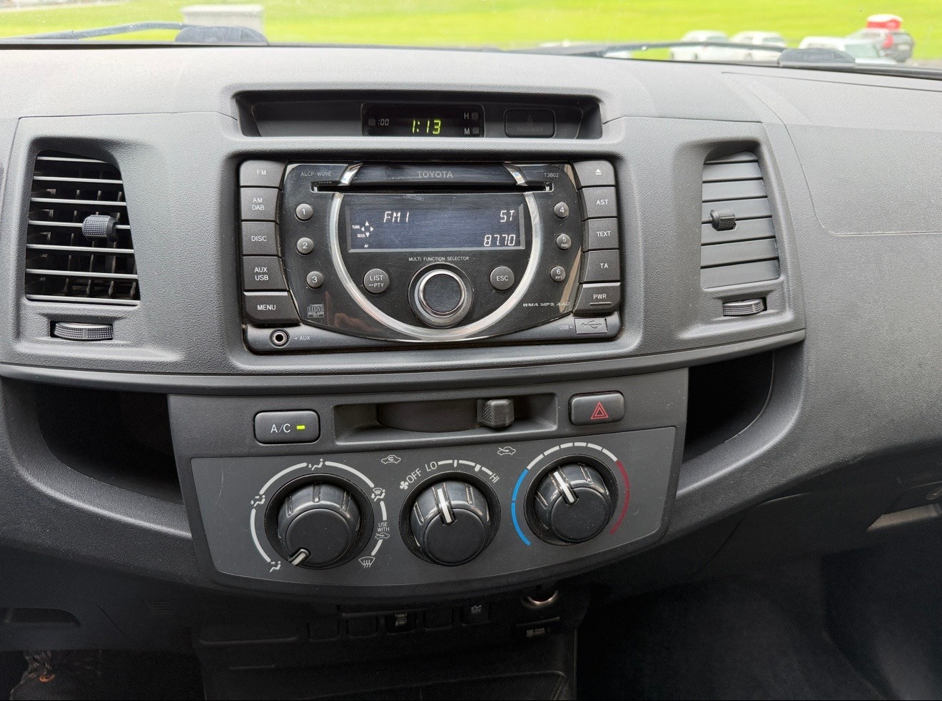 TOYOTA Hilux 2.5D 4WD Double Cab Luna-image-12