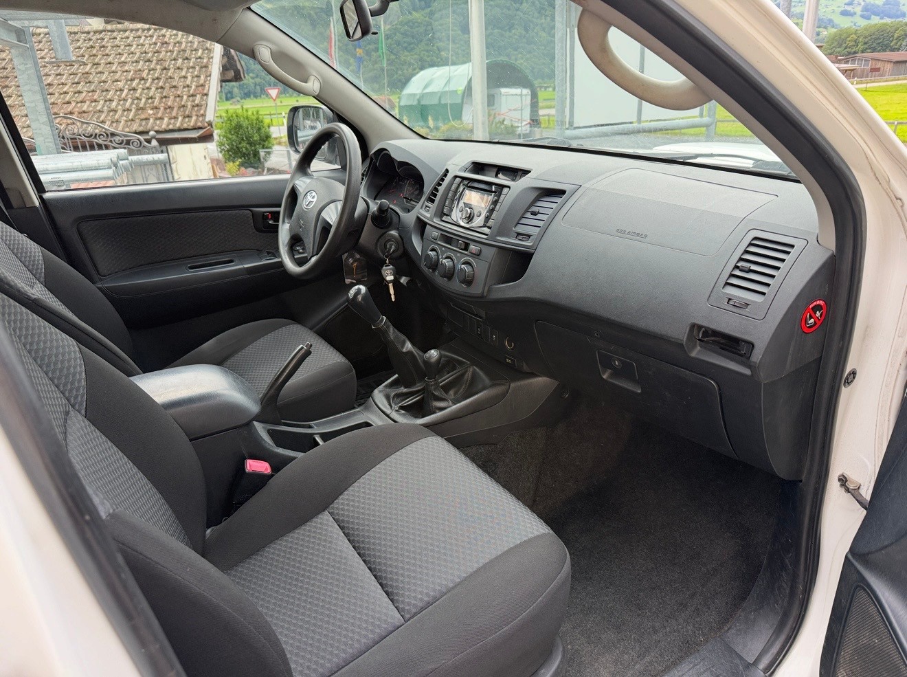 TOYOTA Hilux 2.5D 4WD Double Cab Luna-image-7