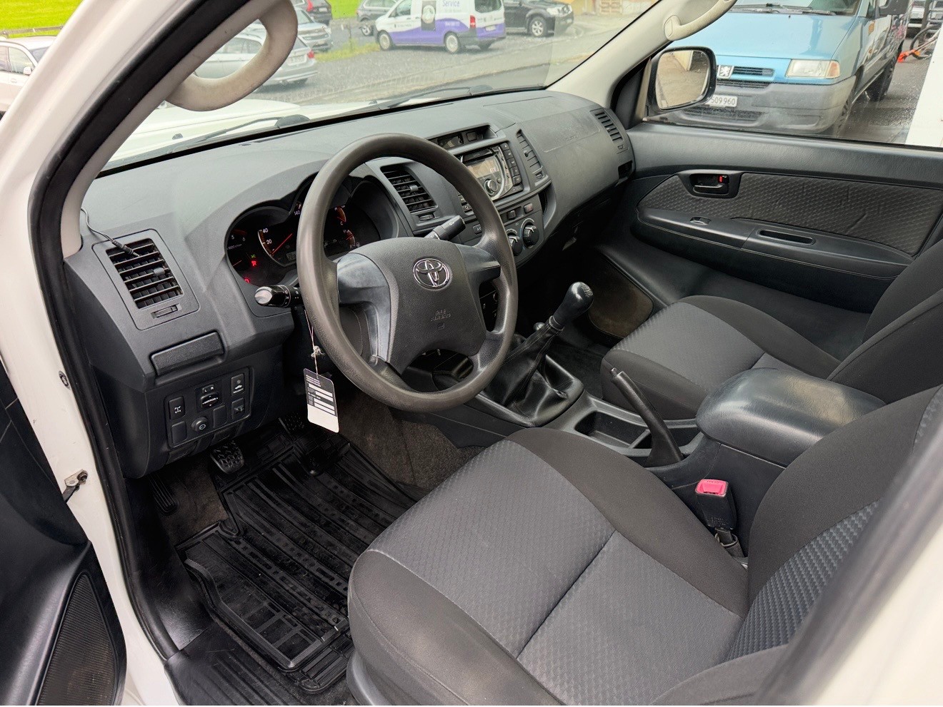 TOYOTA Hilux 2.5D 4WD Double Cab Luna-image-8