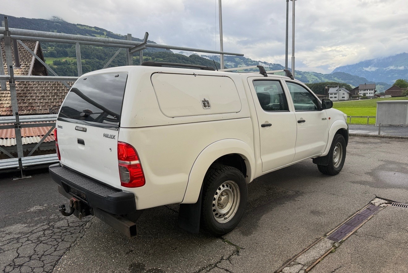 TOYOTA Hilux 2.5D 4WD Double Cab Luna-image-4