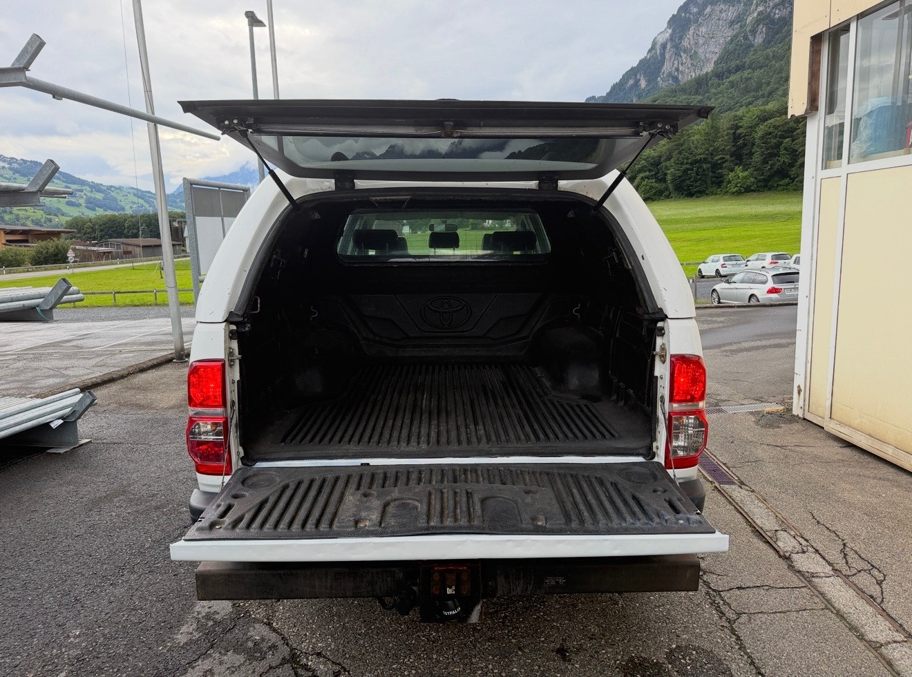 TOYOTA Hilux 2.5D 4WD Double Cab Luna-image-5