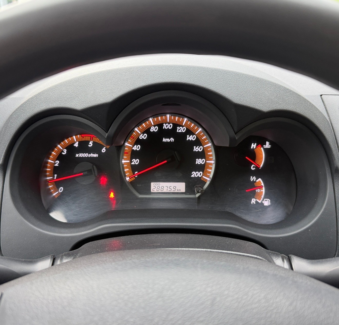 TOYOTA Hilux 2.5D 4WD Double Cab Luna-image-10