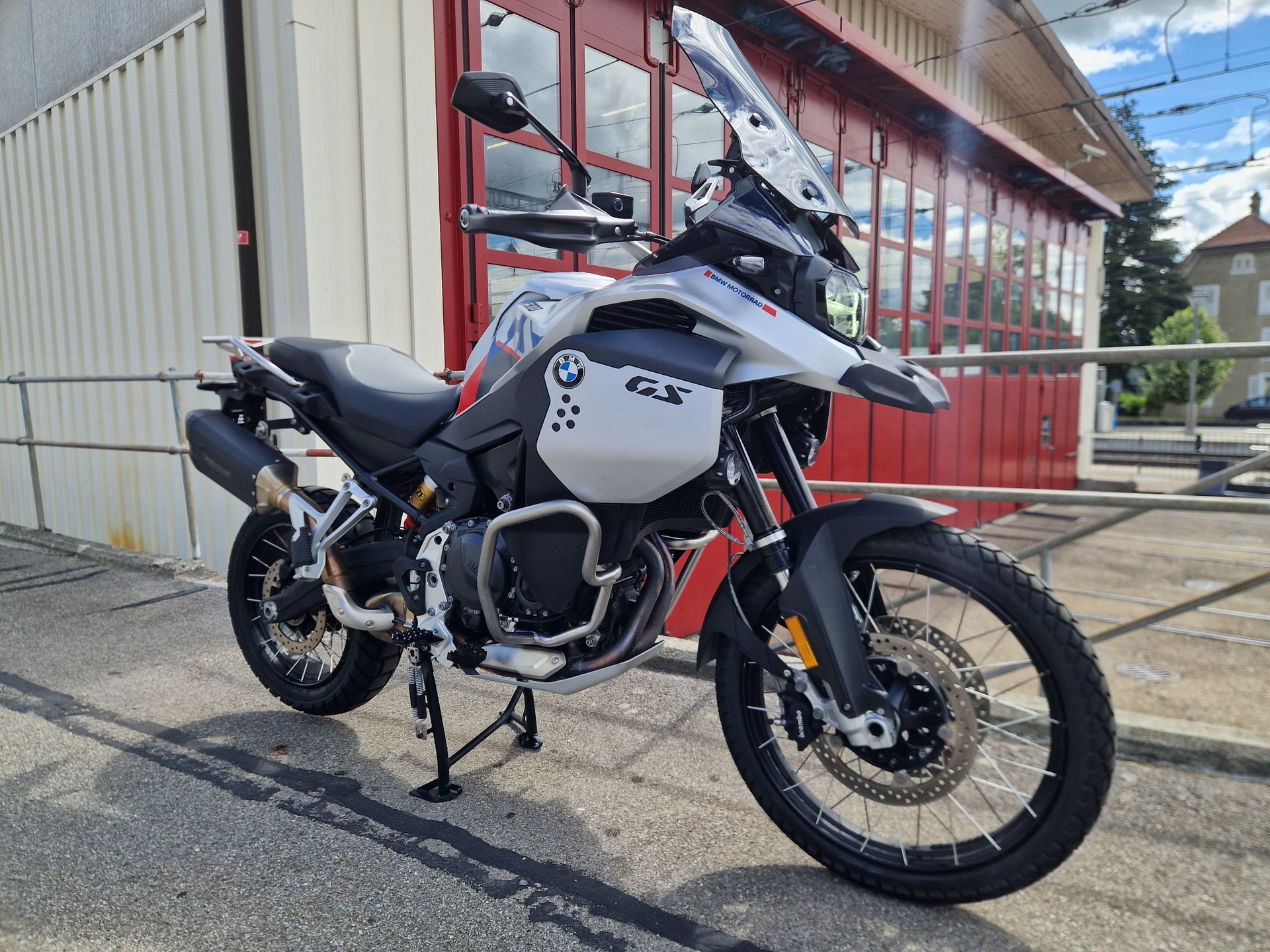 BMW F 900 GS Adventure-showroom-element-1