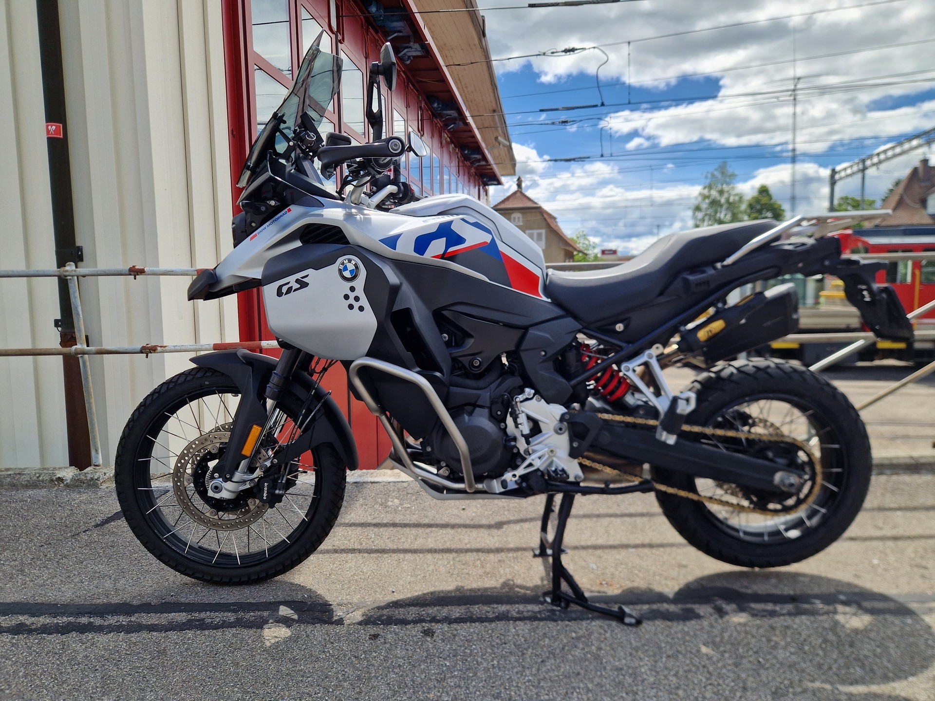 BMW F 900 GS Adventure-showroom-element-3