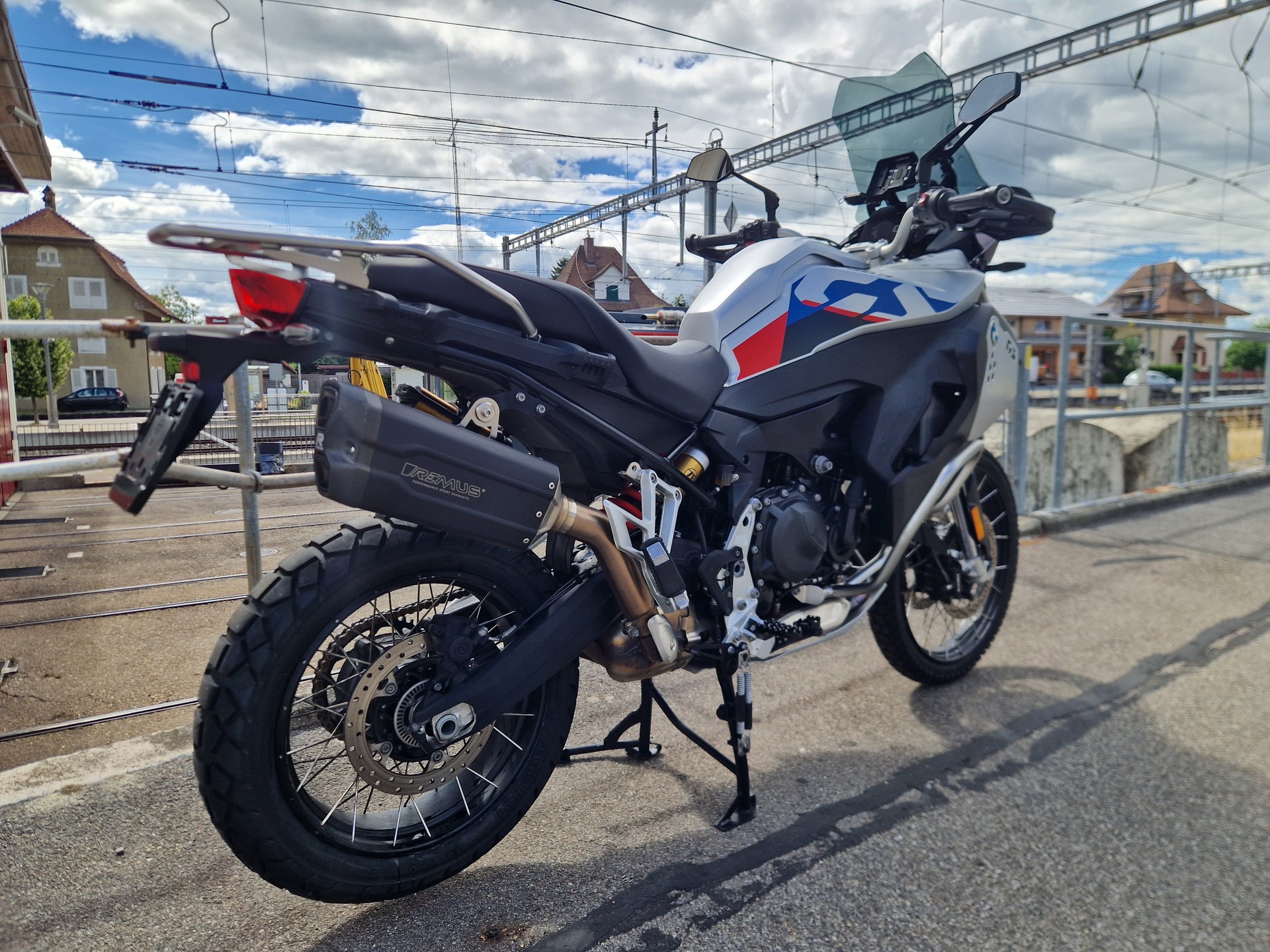 BMW F 900 GS Adventure-showroom-element-2