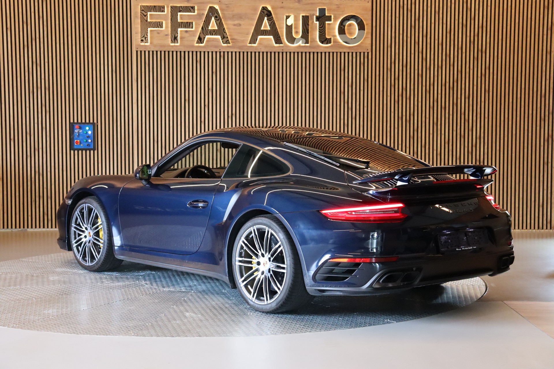 PORSCHE 911 Coupé 3.8 Turbo S PDK-image-8
