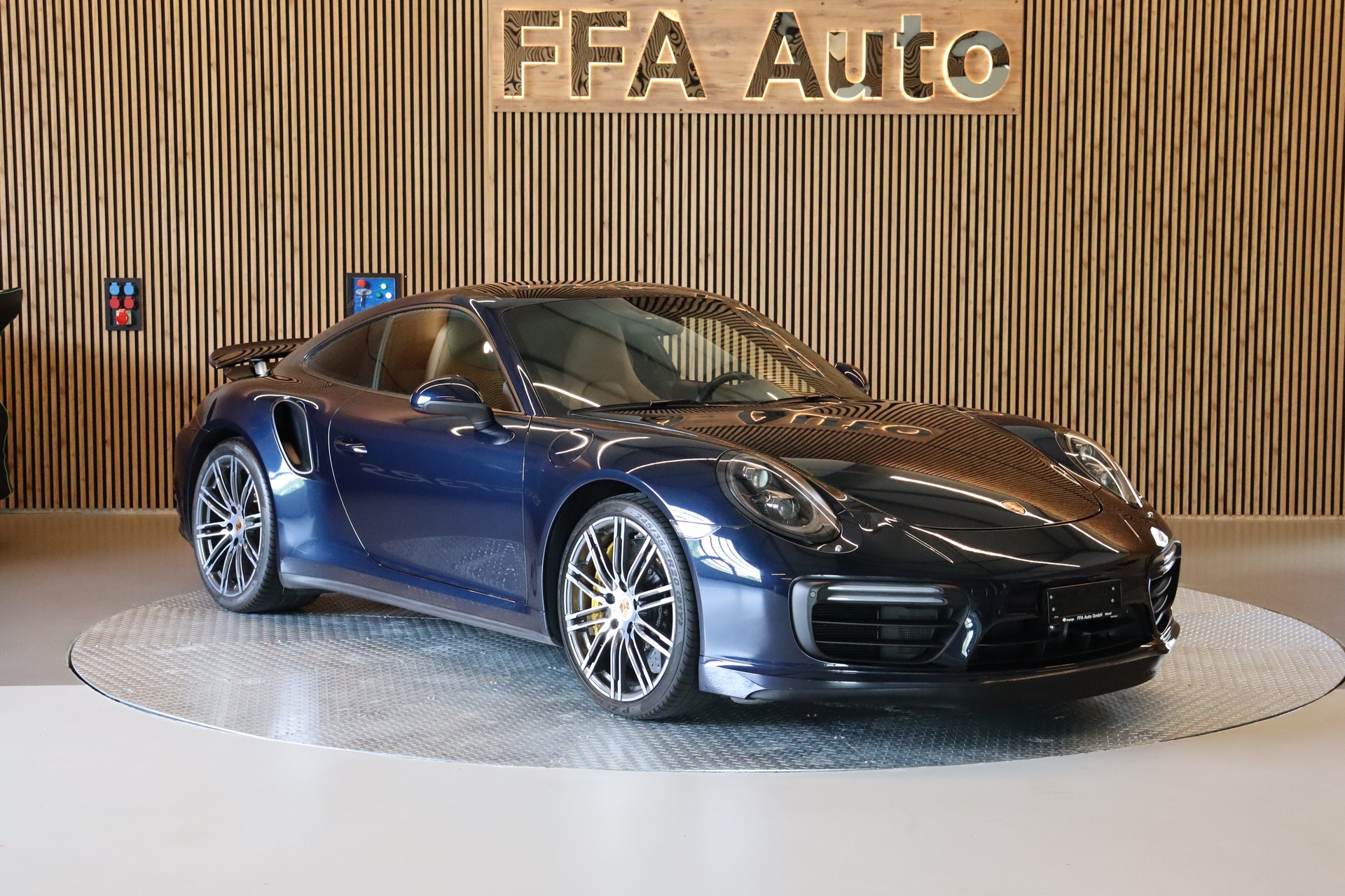 PORSCHE 911 Coupé 3.8 Turbo S PDK-image-3